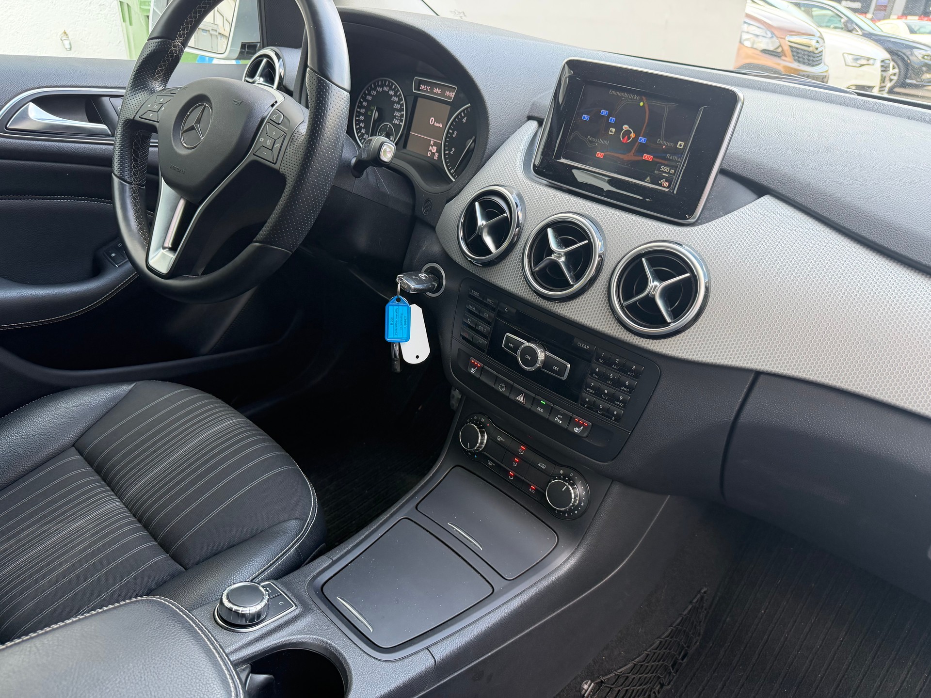 MERCEDES-BENZ B 200 7G-DCT-image-12