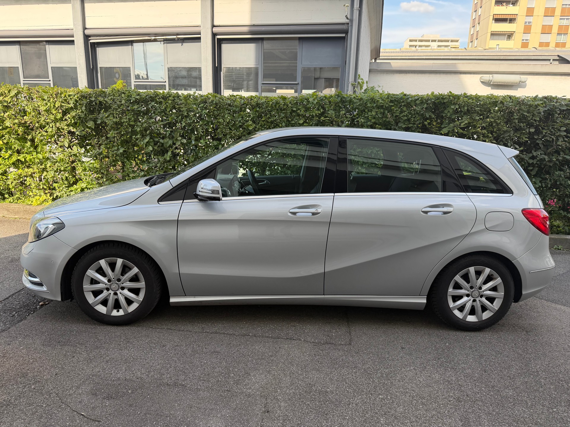 MERCEDES-BENZ B 200 7G-DCT-image-1