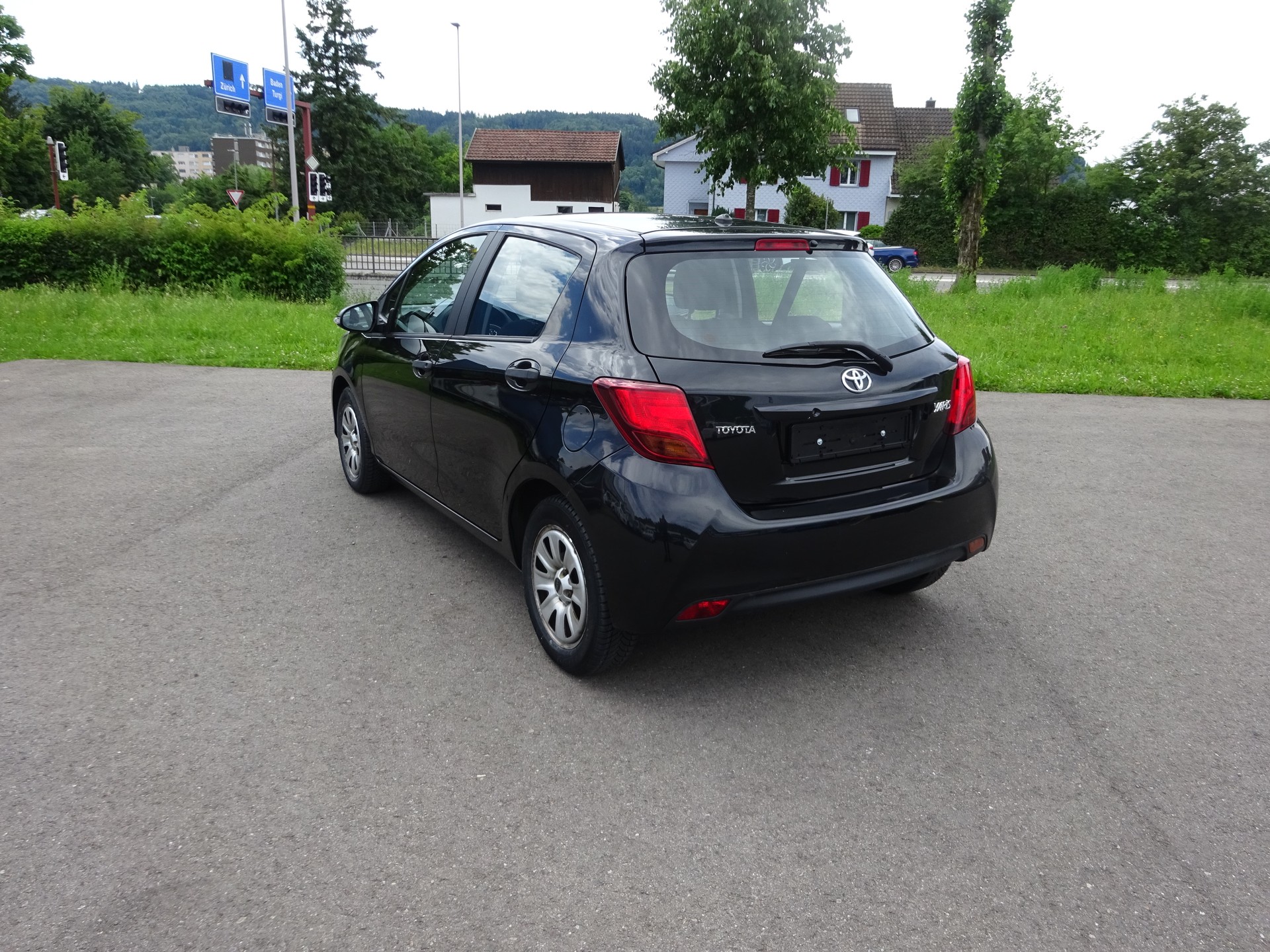TOYOTA Yaris 1.0 Terra-image-6