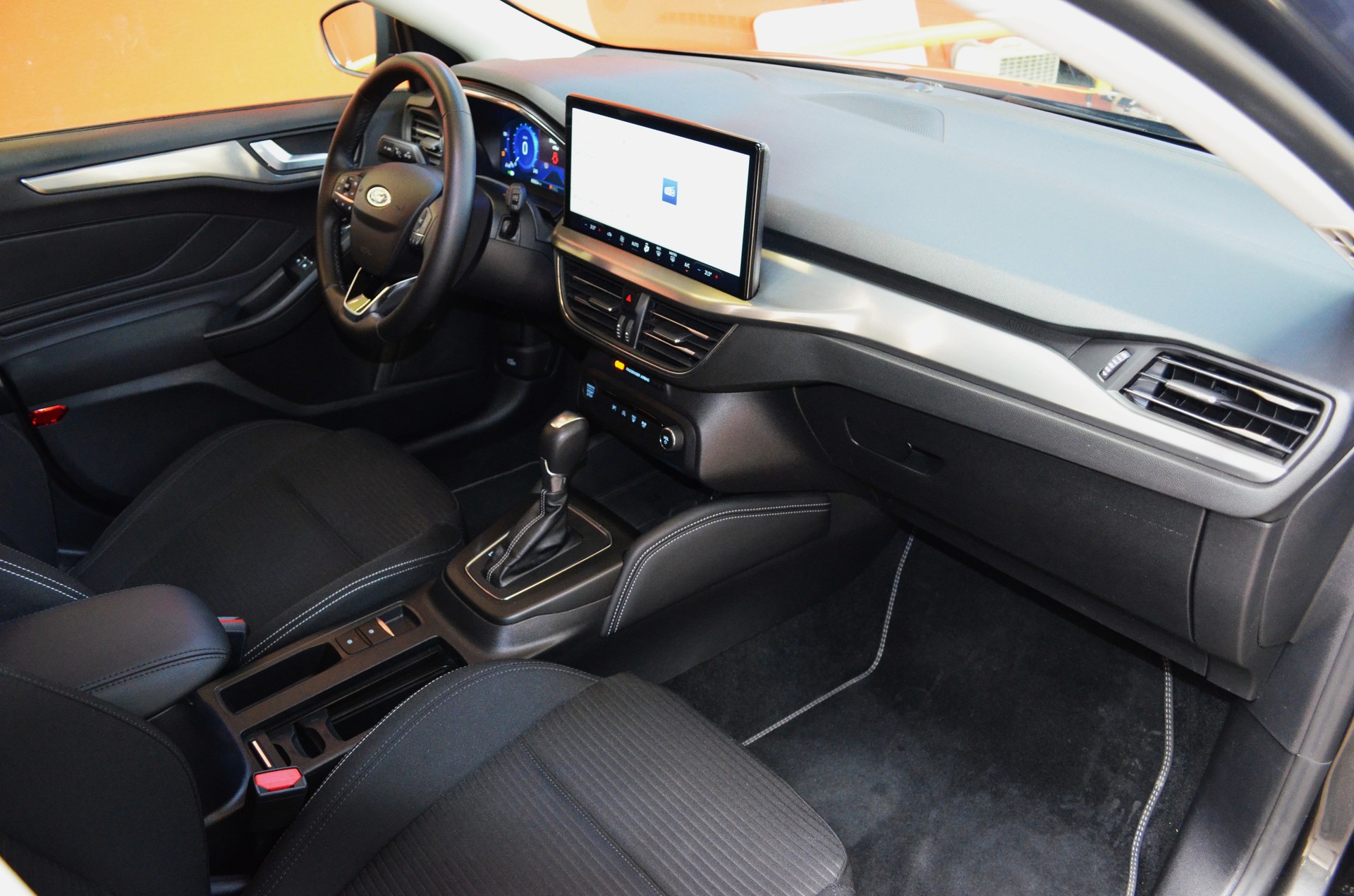 FORD Focus 1.0 MHEV Titanium X Automat-image-8