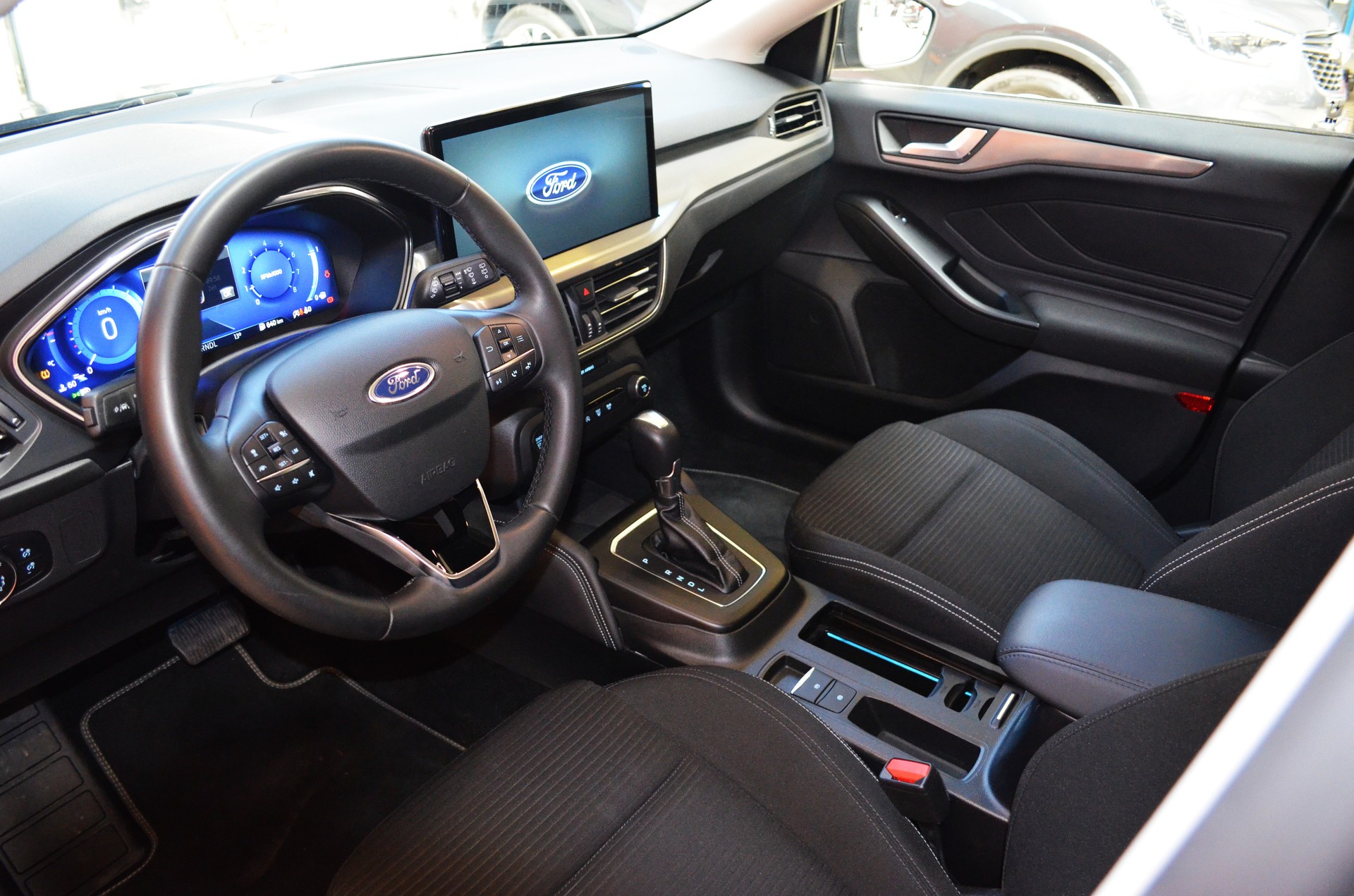 FORD Focus 1.0 MHEV Titanium X Automat-image-7