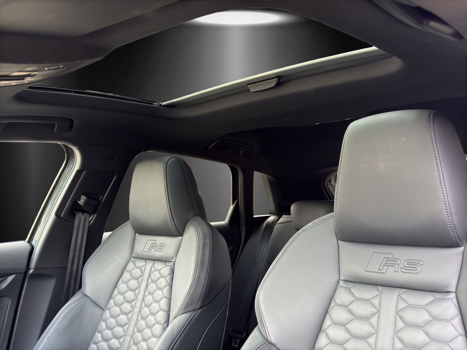 AUDI RS3 Sportback 2.5 TSI quattro S-tronic-image-15