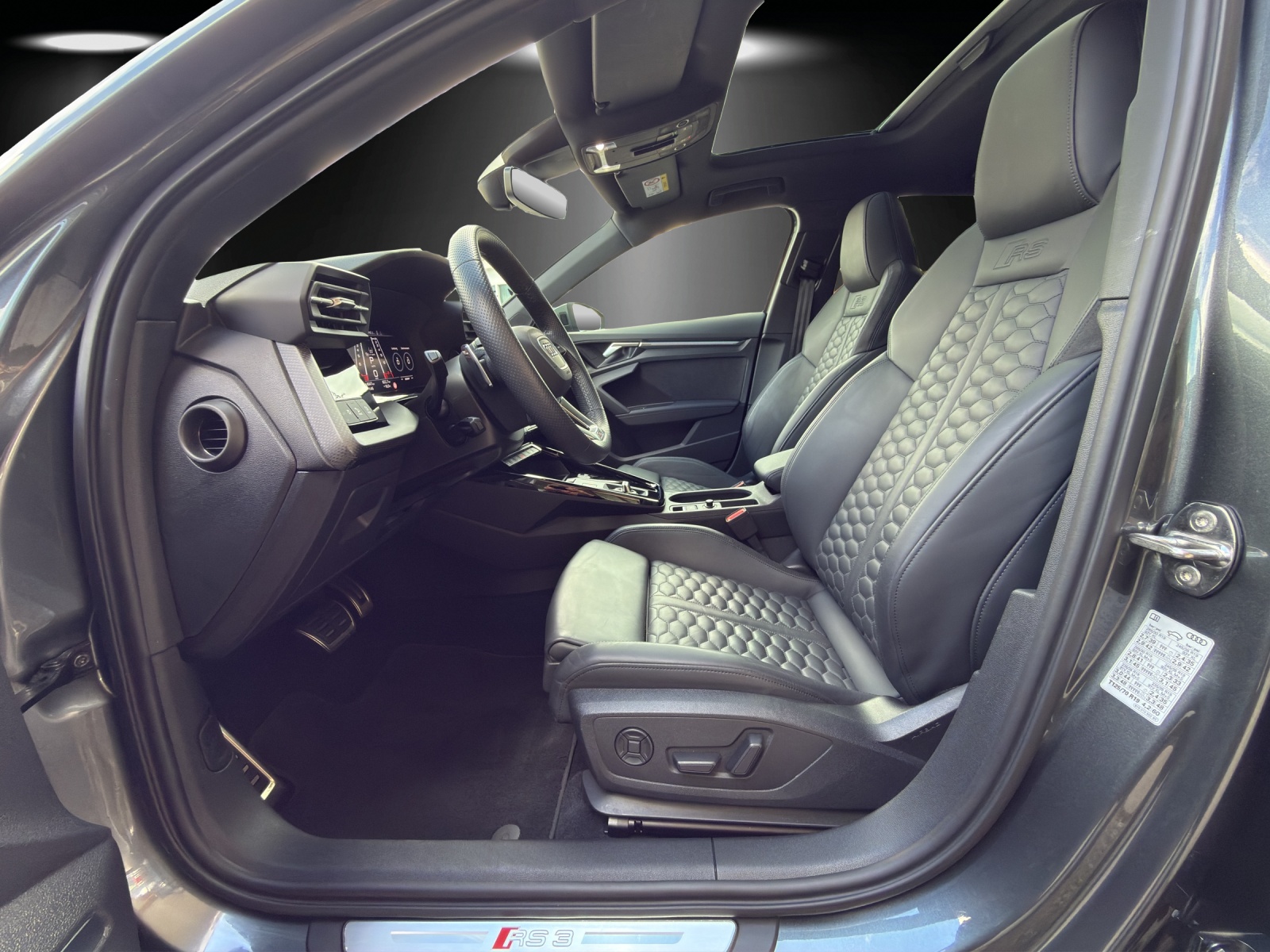 AUDI RS3 Sportback 2.5 TSI quattro S-tronic-image-9
