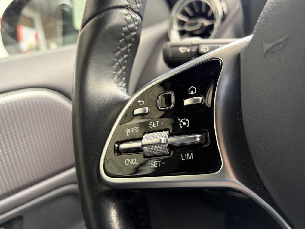 MERCEDES-BENZ EQA 250-image-4
