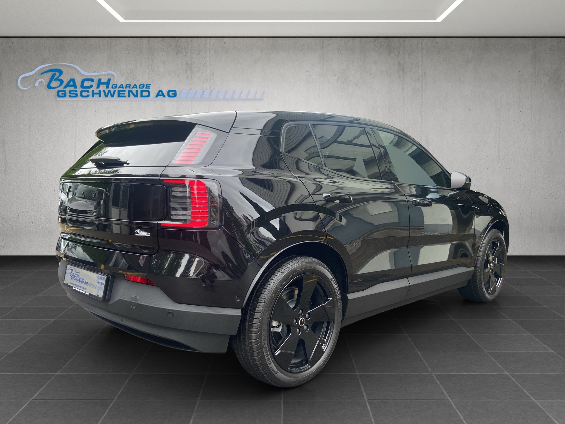 VOLVO EX30 E60 69kWh Twin Black Edition-showroom-element-3