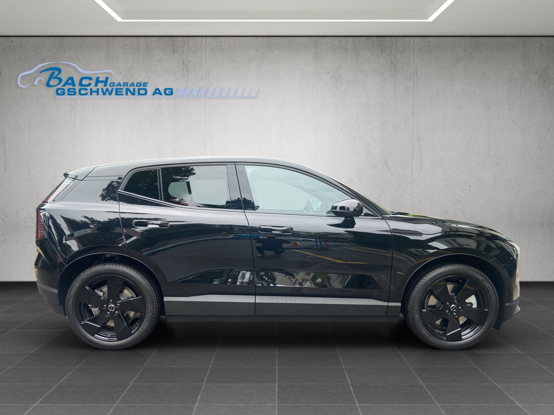 VOLVO EX30 E60 69kWh Twin Black Edition-showroom-element-2