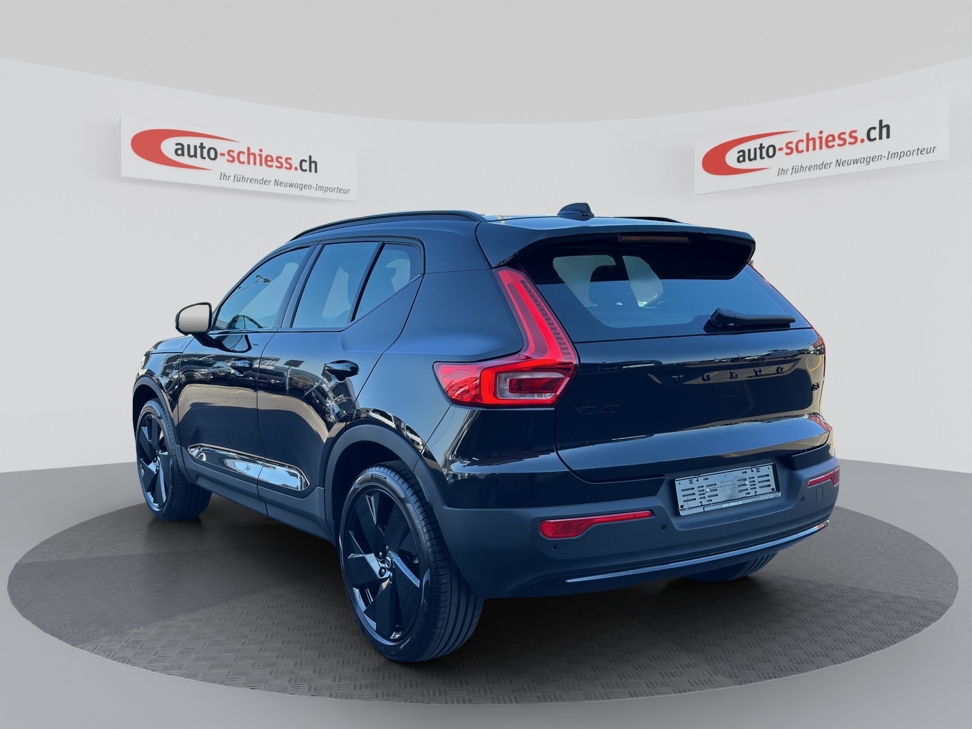 VOLVO XC40 B3 Benzin Mild Hybrid Plus Black Edition-image-2
