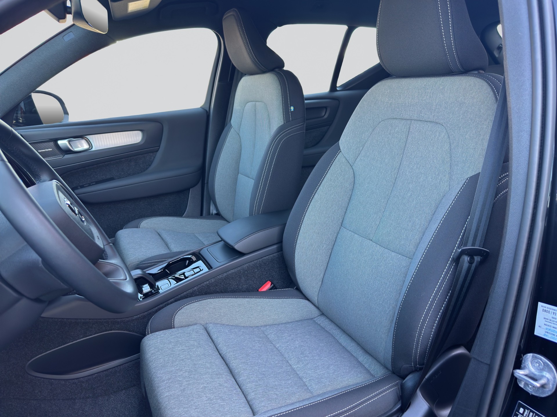 VOLVO XC40 B3 Benzin Mild Hybrid Plus Black Edition-image-5