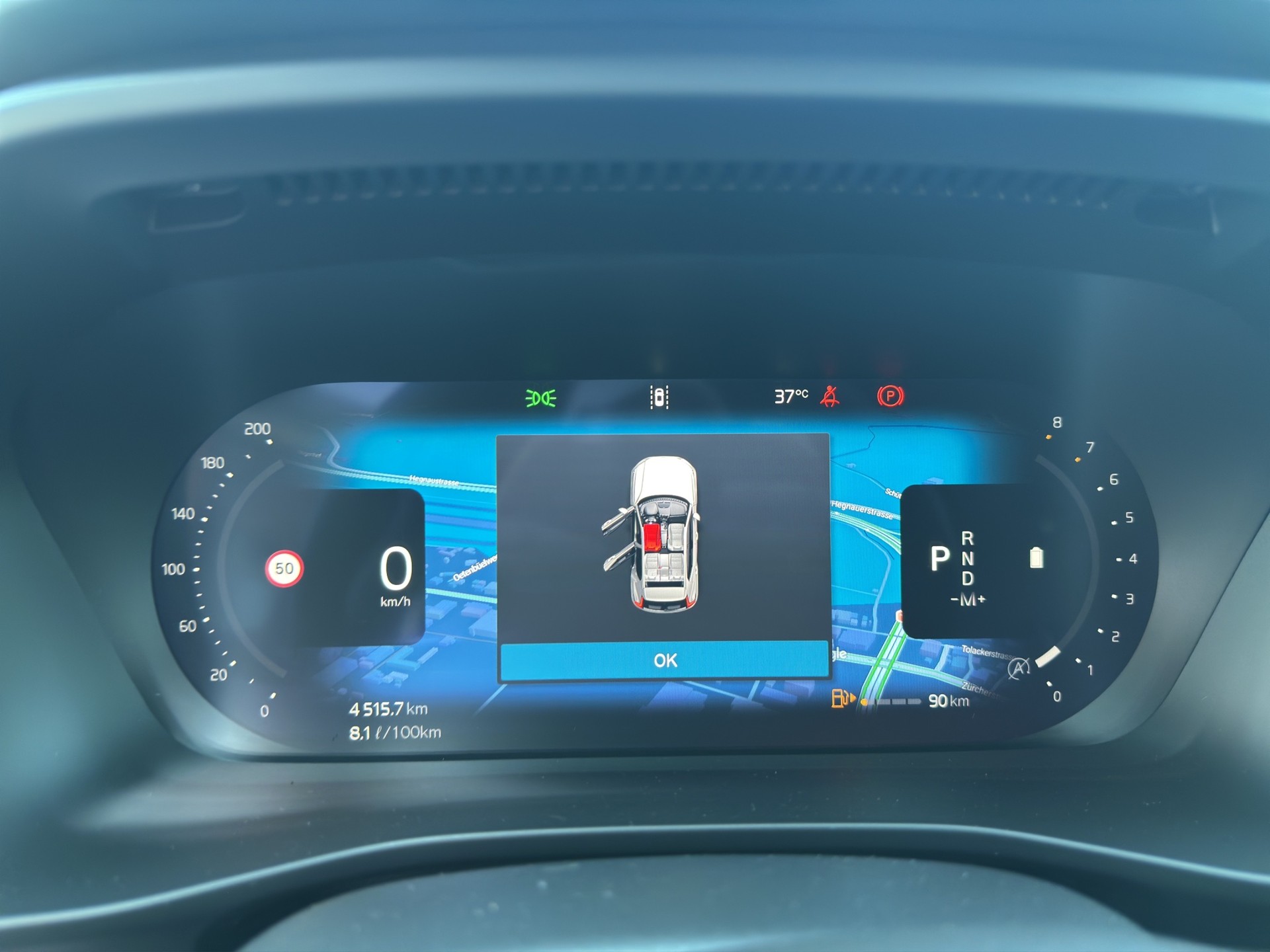 VOLVO XC40 B3 Benzin Mild Hybrid Plus Black Edition-image-10