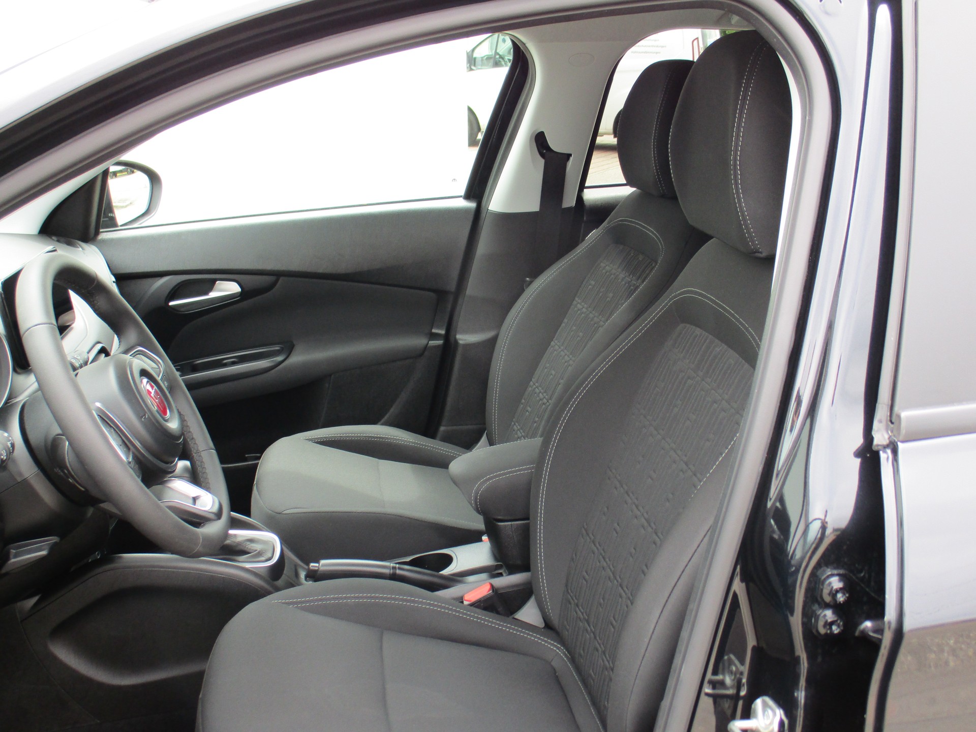FIAT Tipo 1.5 MHEV Swiss Edition Cross-image-5