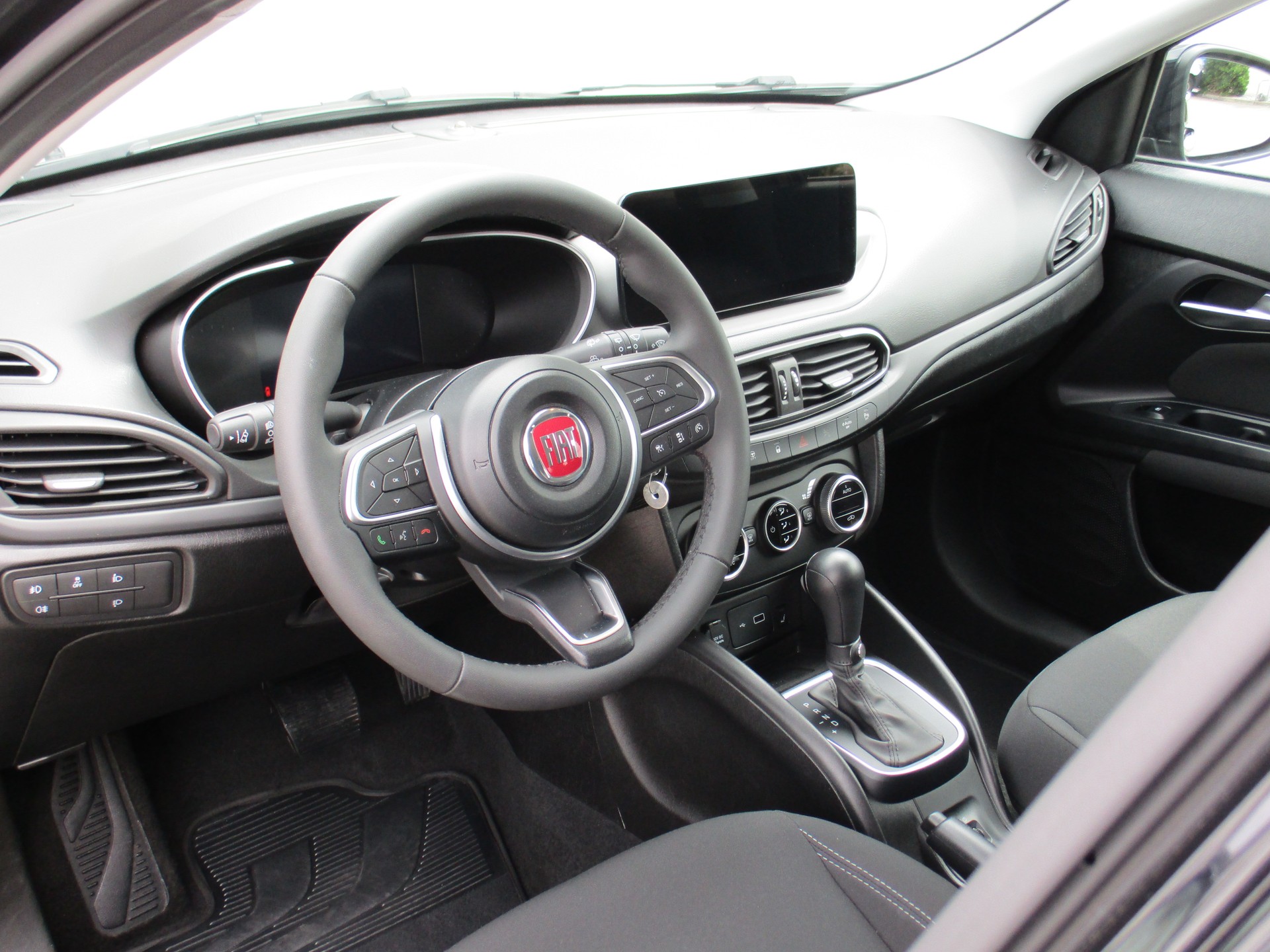 FIAT Tipo 1.5 MHEV Swiss Edition Cross-image-6