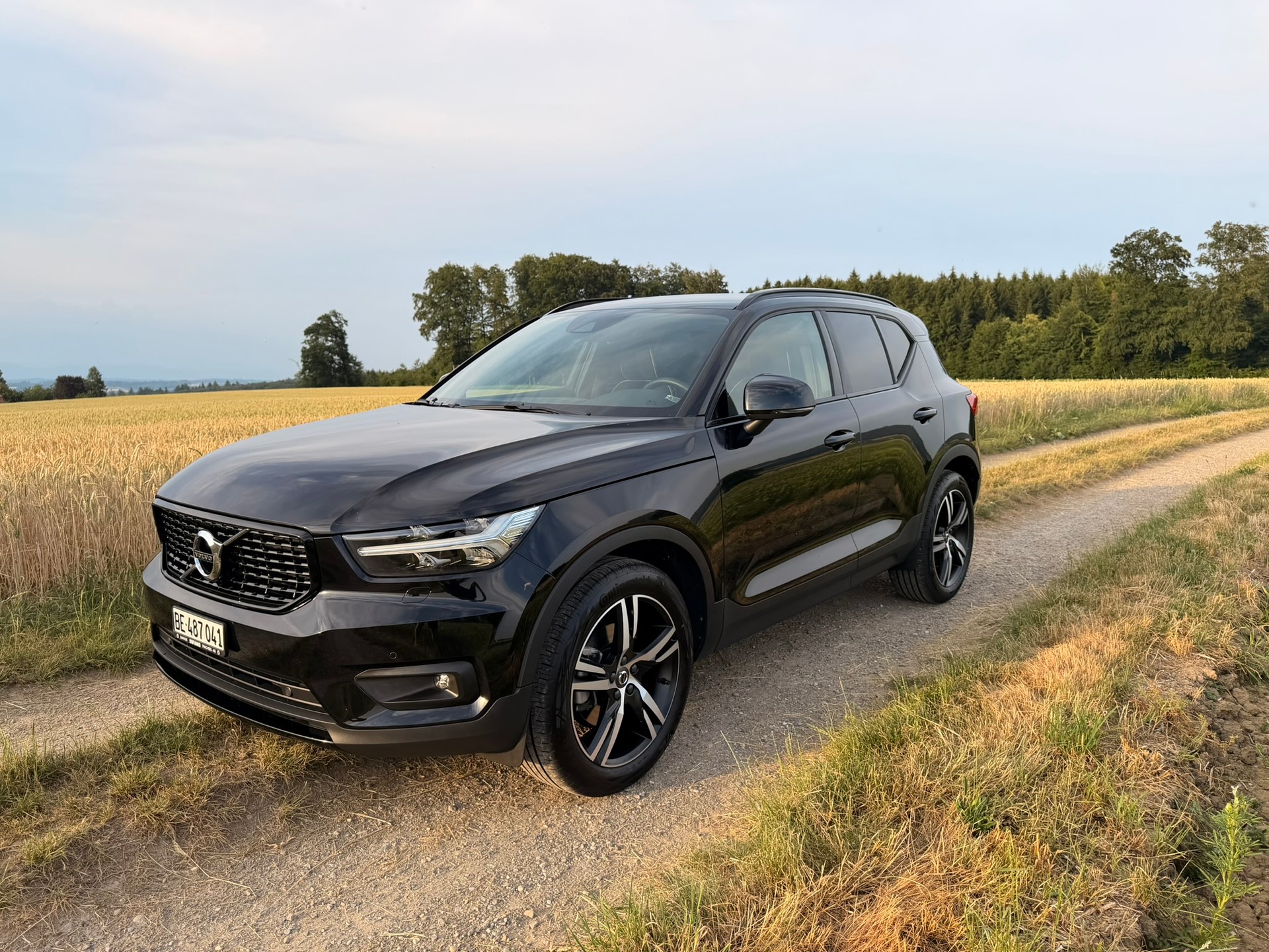 VOLVO 2.0 B4 MH R-Design AWD