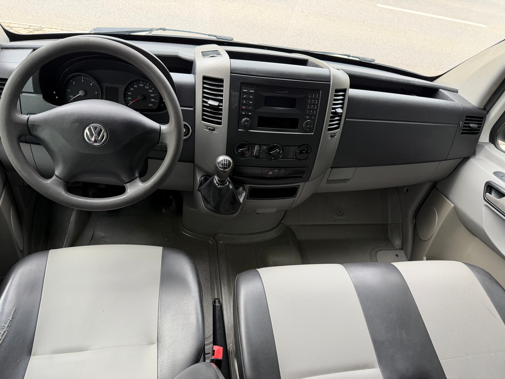 VW Crafter 35 2.0 TDI CR / Kipper / Ab MFK / Service gepflegt ink. Kupplung & Zahnriemen / Nutzlast 1010kg / Anhängerkup. 3500kg-image-12