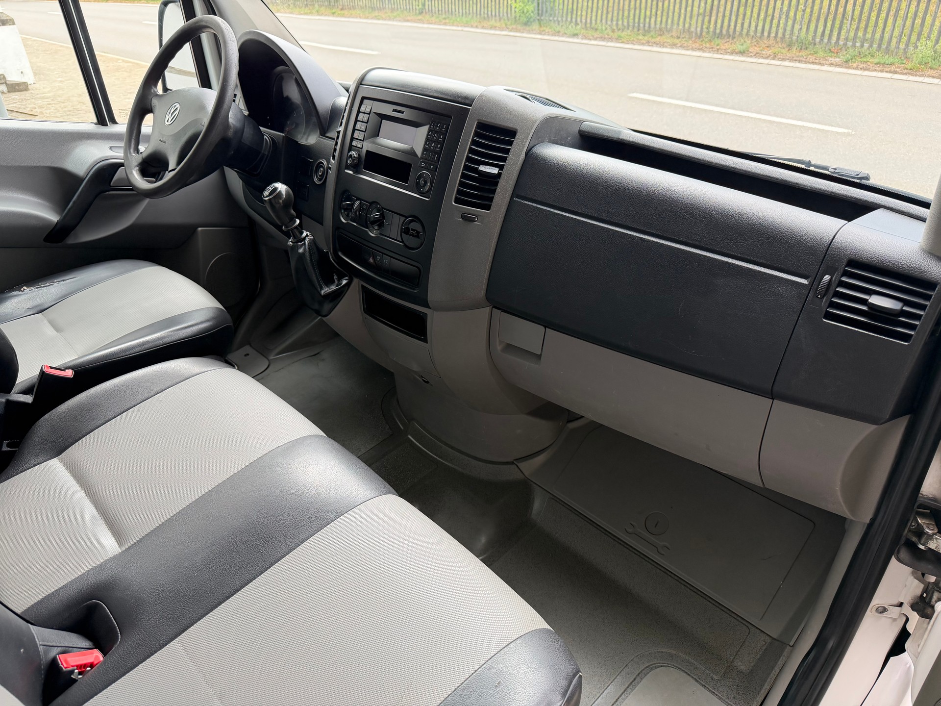 VW Crafter 35 2.0 TDI CR / Kipper / Ab MFK / Service gepflegt ink. Kupplung & Zahnriemen / Nutzlast 1010kg / Anhängerkup. 3500kg-image-11