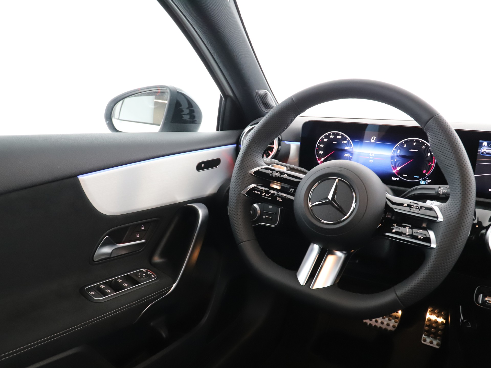 MERCEDES-BENZ A 200 Night Star 7G-DCT-image-13