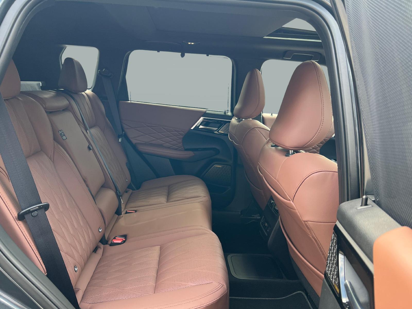 MITSUBISHI Outlander 2.4 PHEV Instyle+ 4x4-image-10