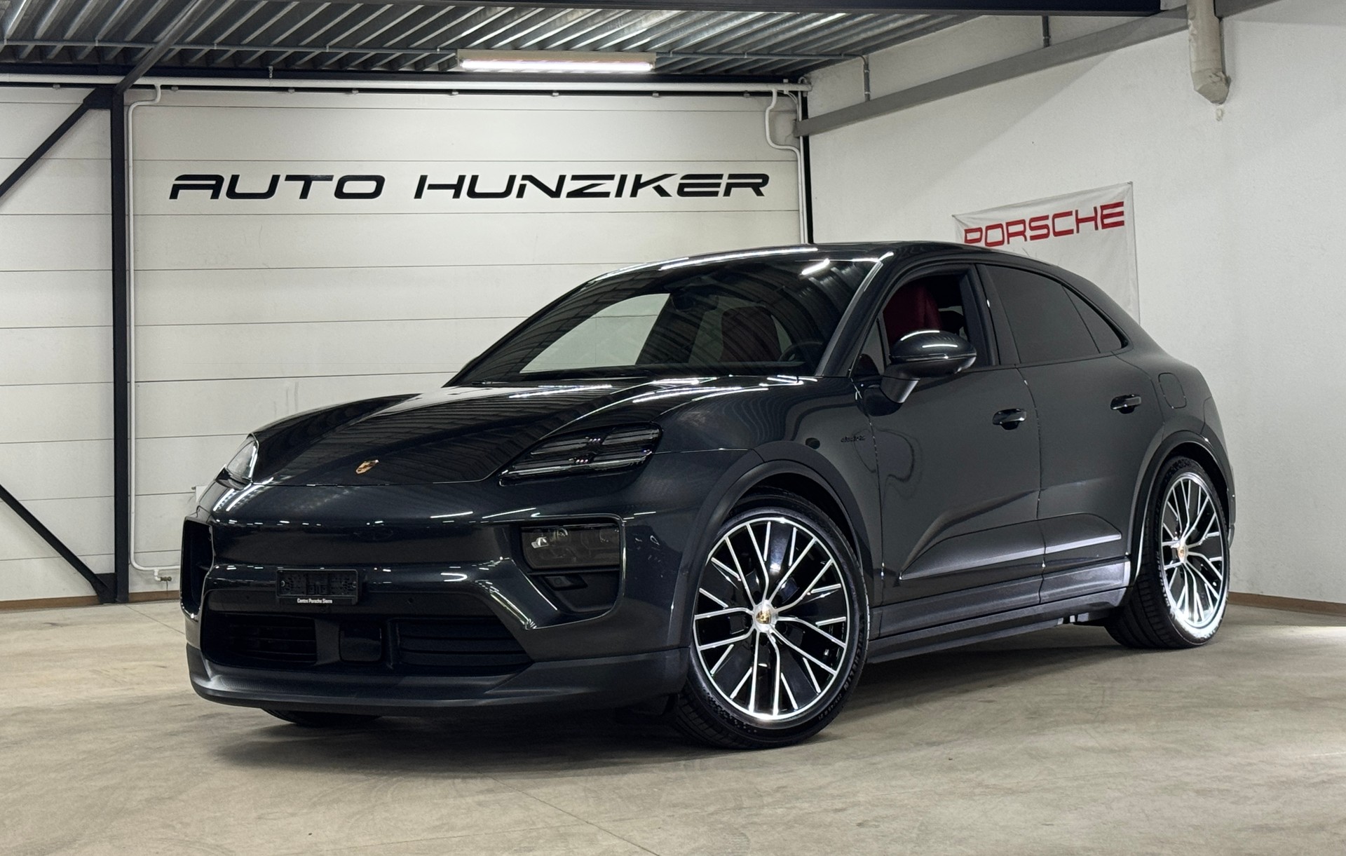 PORSCHE Macan 4 100kWh 408 PS / Sport Chrono / CH-Fahrzeug