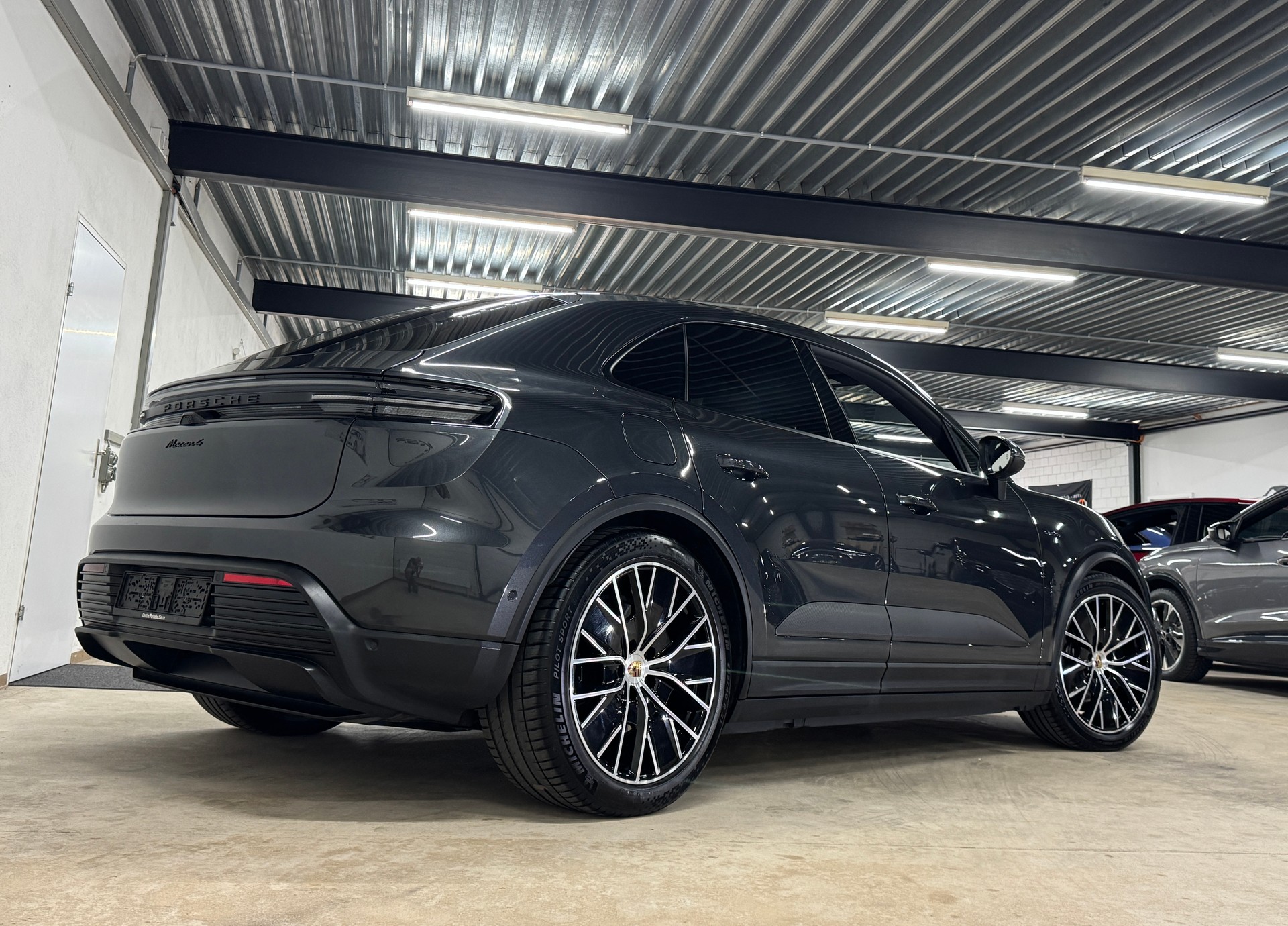 PORSCHE Macan 4 100kWh 408 PS / Sport Chrono / CH-Fahrzeug-image-4