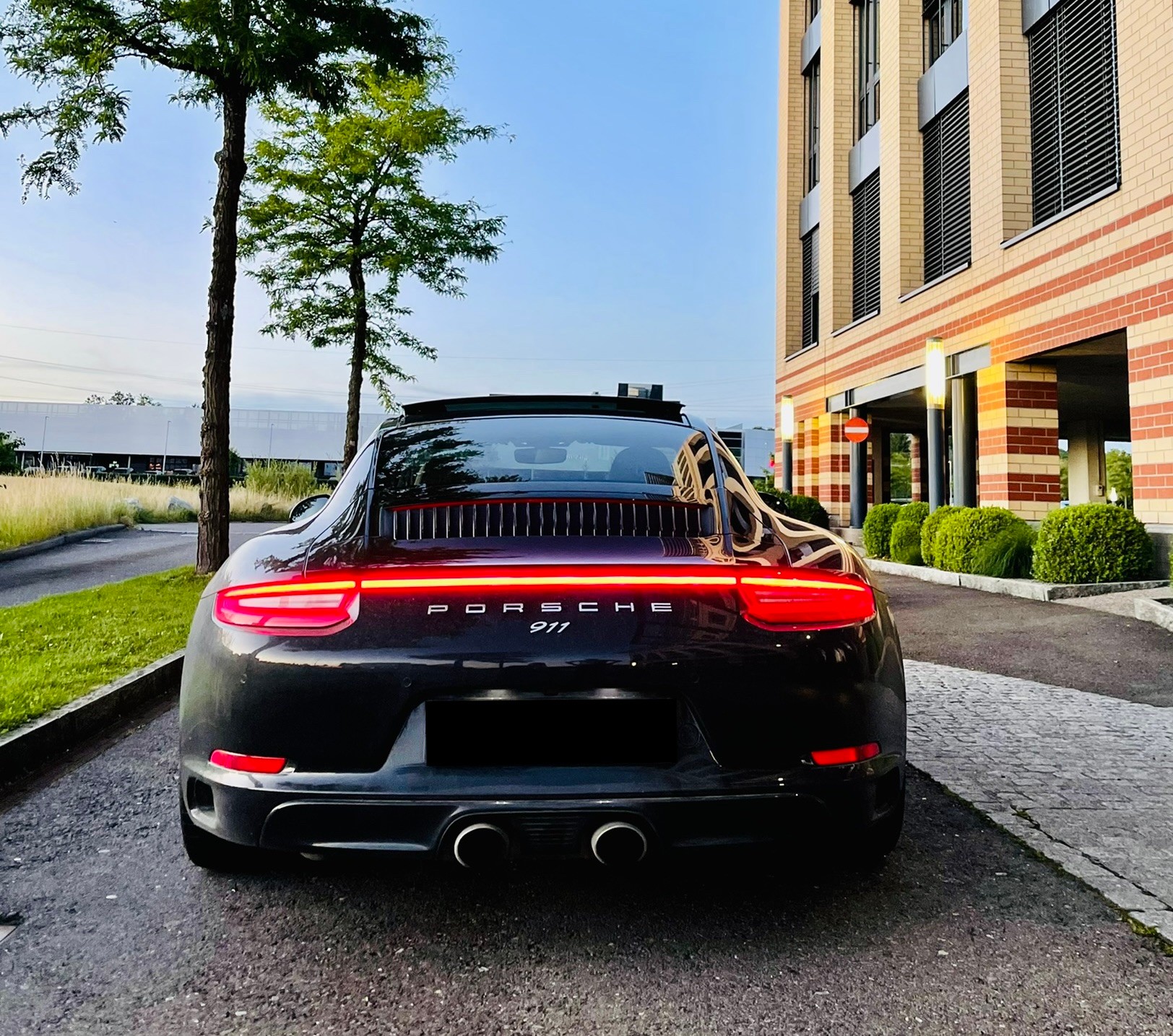 PORSCHE Carrera 4S-image-8