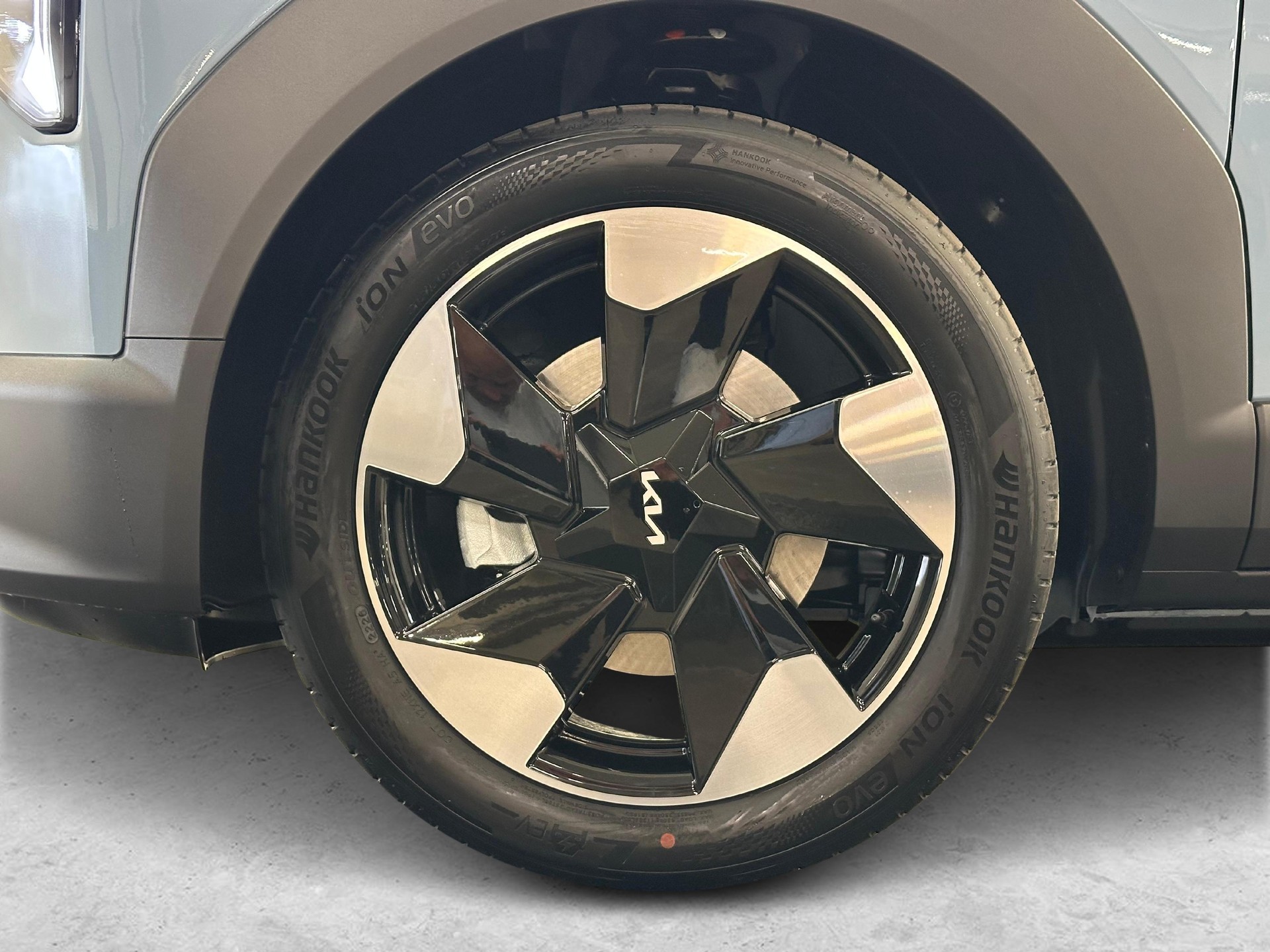 KIA EV2 61 kWh Earth-image-11