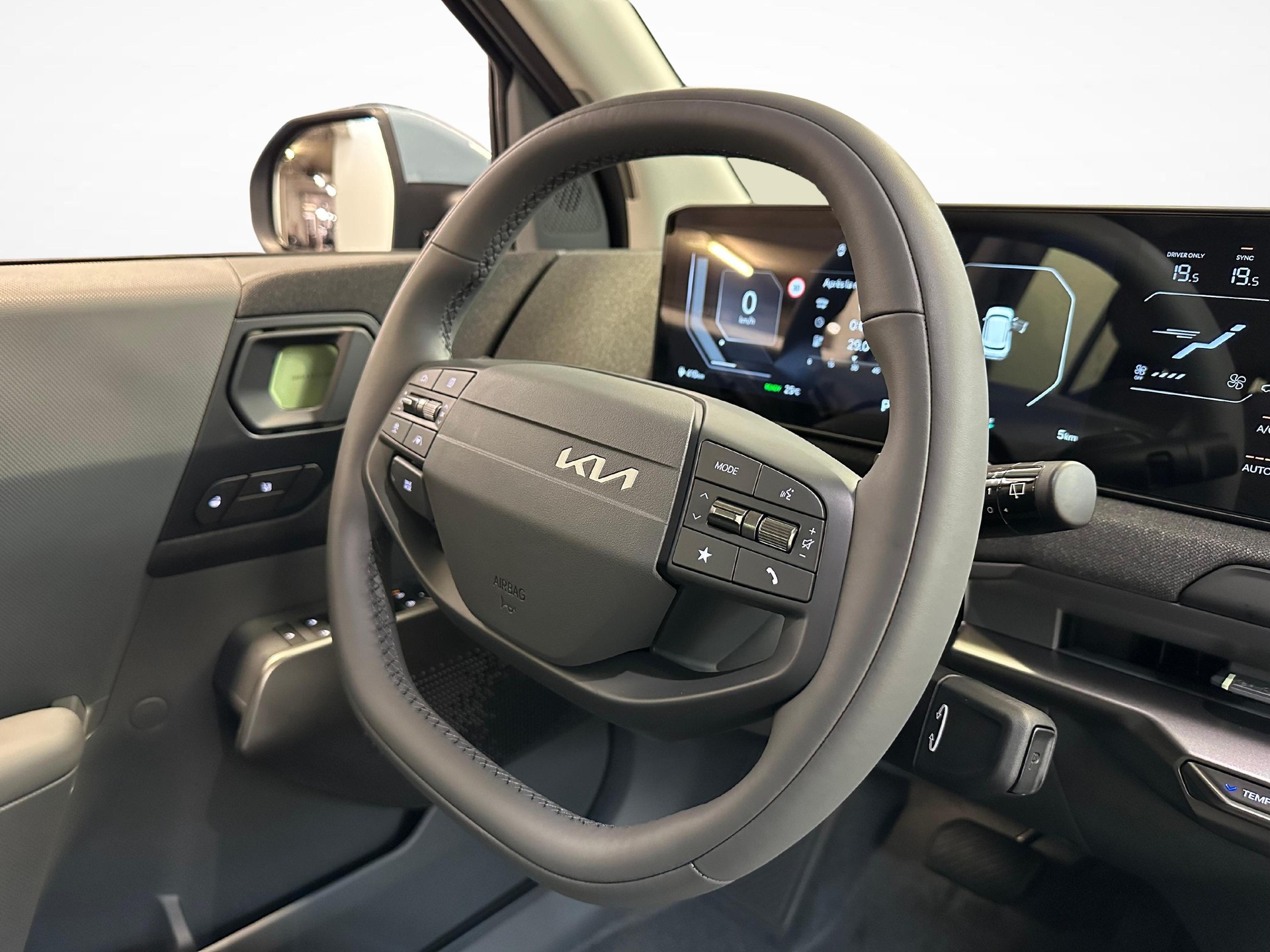 KIA EV2 61 kWh Earth-image-6