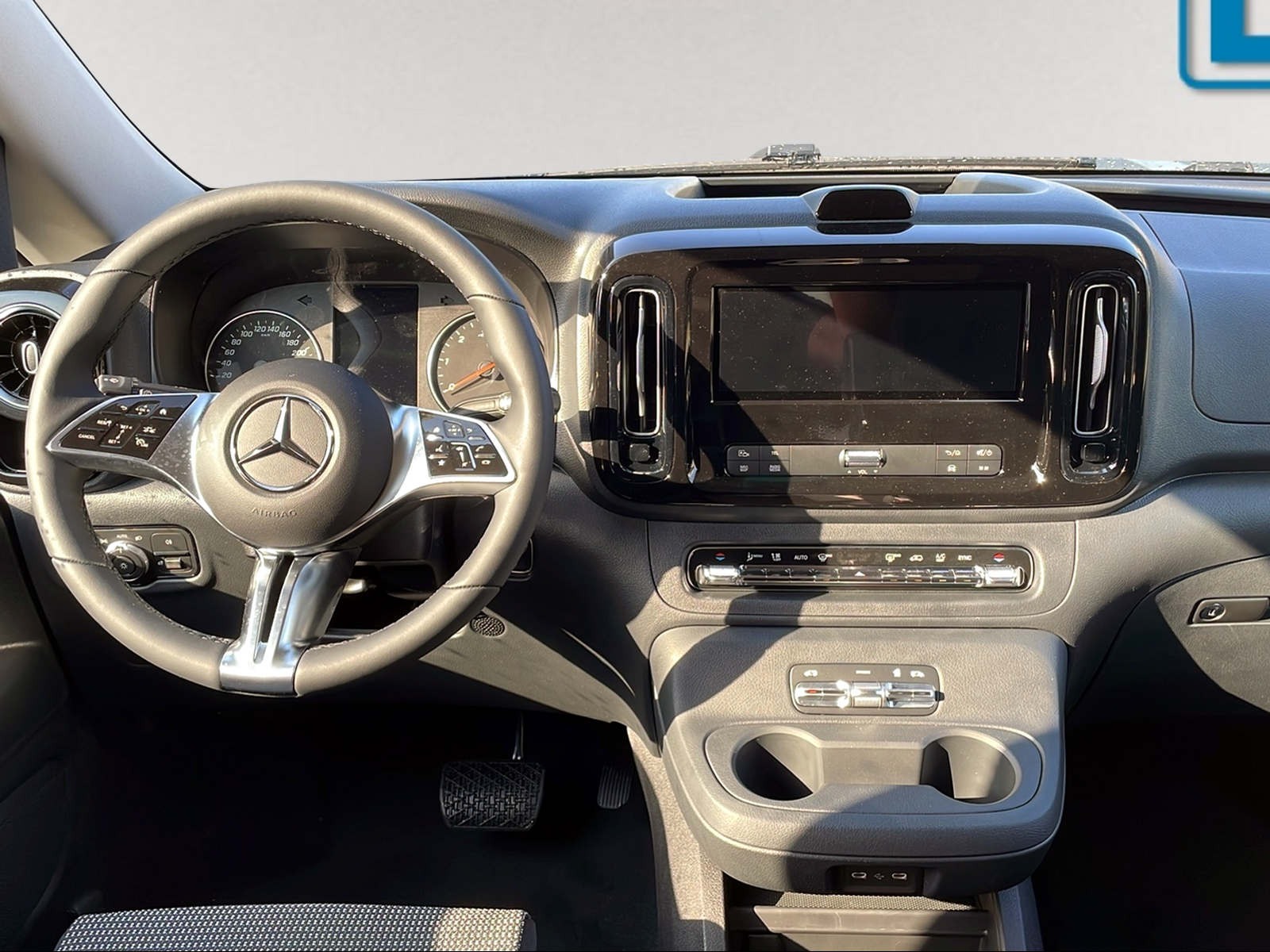 MERCEDES-BENZ Vito 116 CDI Lang Tourer 9G-Tronic 4M Select-image-5