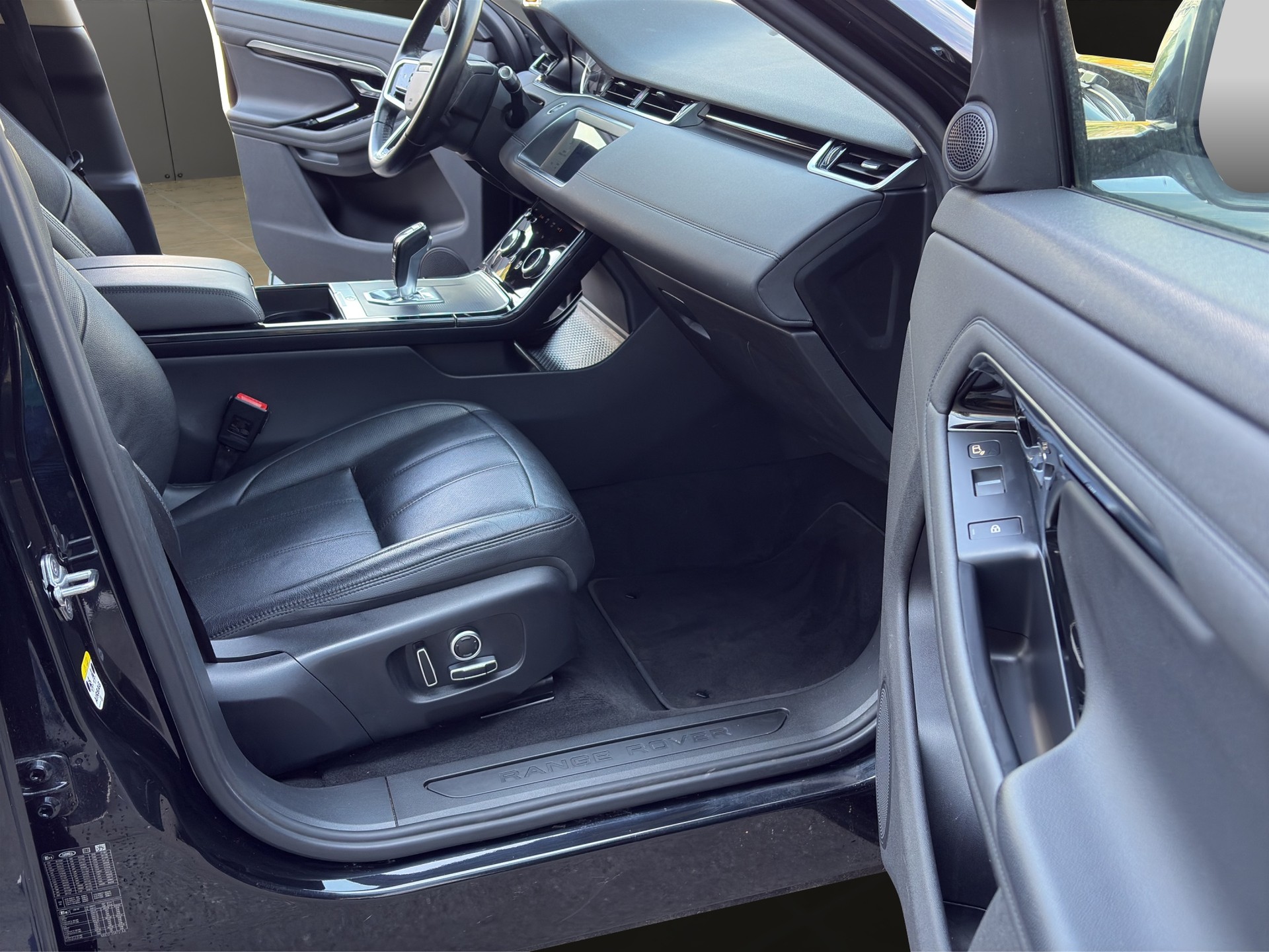 LAND ROVER Range Rover Evoque P 200 MHEV AT9-image-24