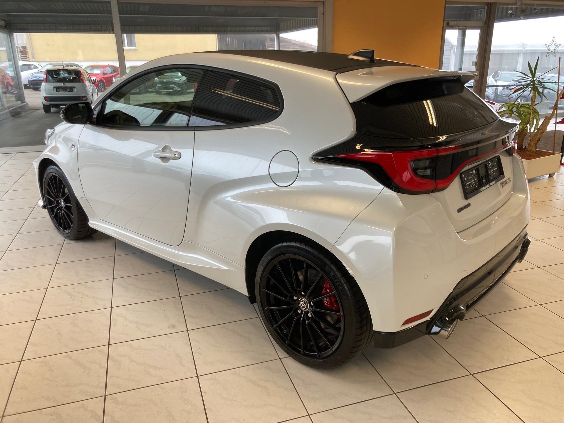 TOYOTA Yaris 1.6 GR Sport A-image-6