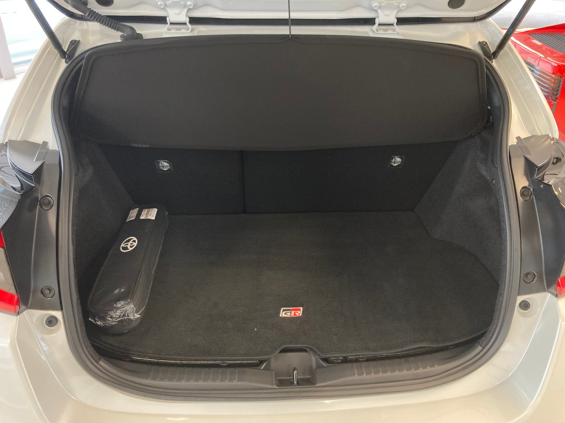 TOYOTA Yaris 1.6 GR Sport A-image-11