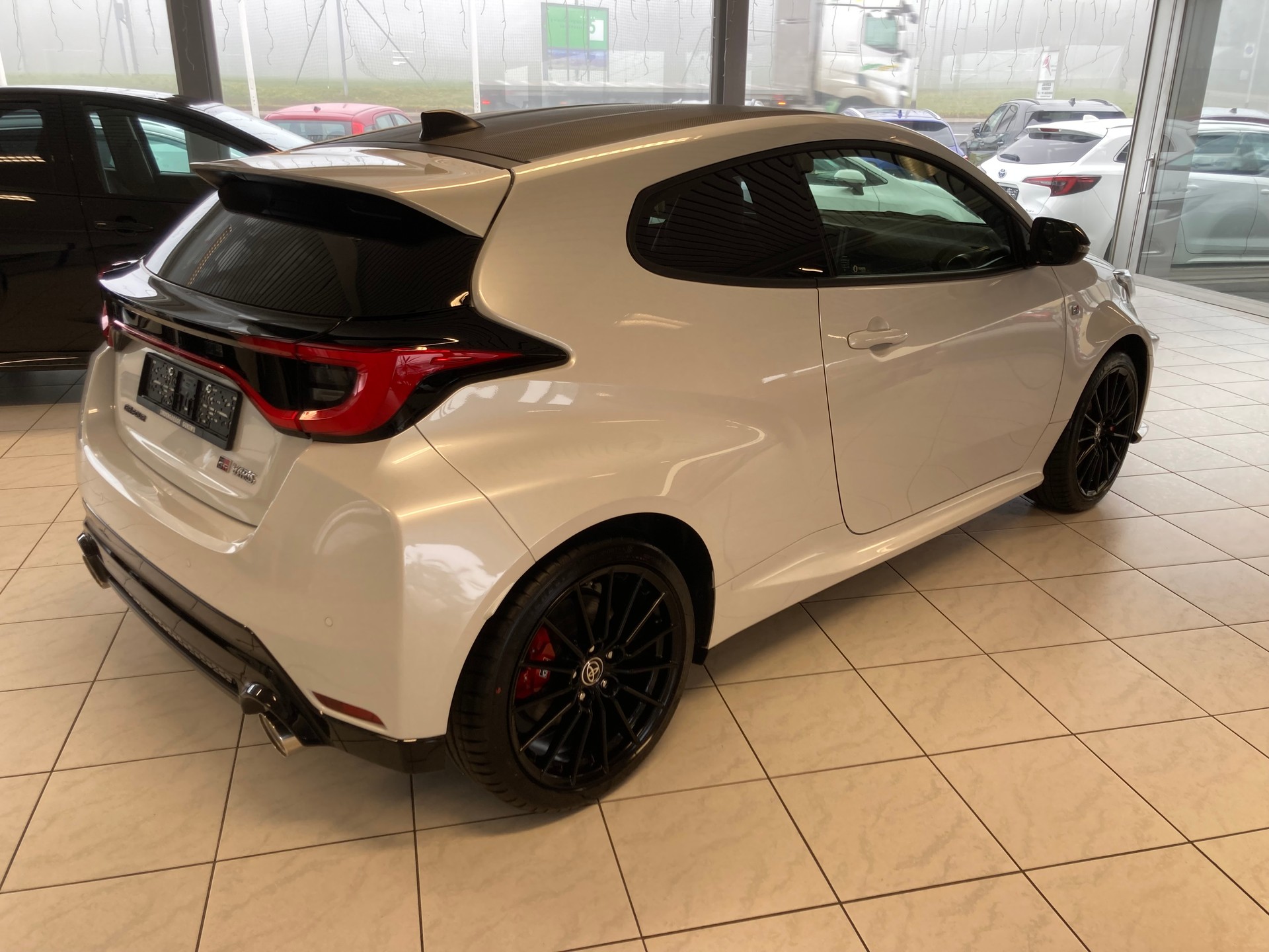 TOYOTA Yaris 1.6 GR Sport A-image-4