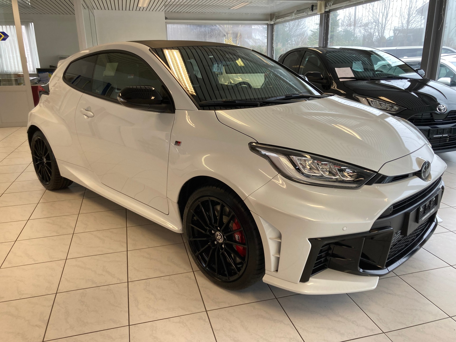 TOYOTA Yaris 1.6 GR Sport A-image-3
