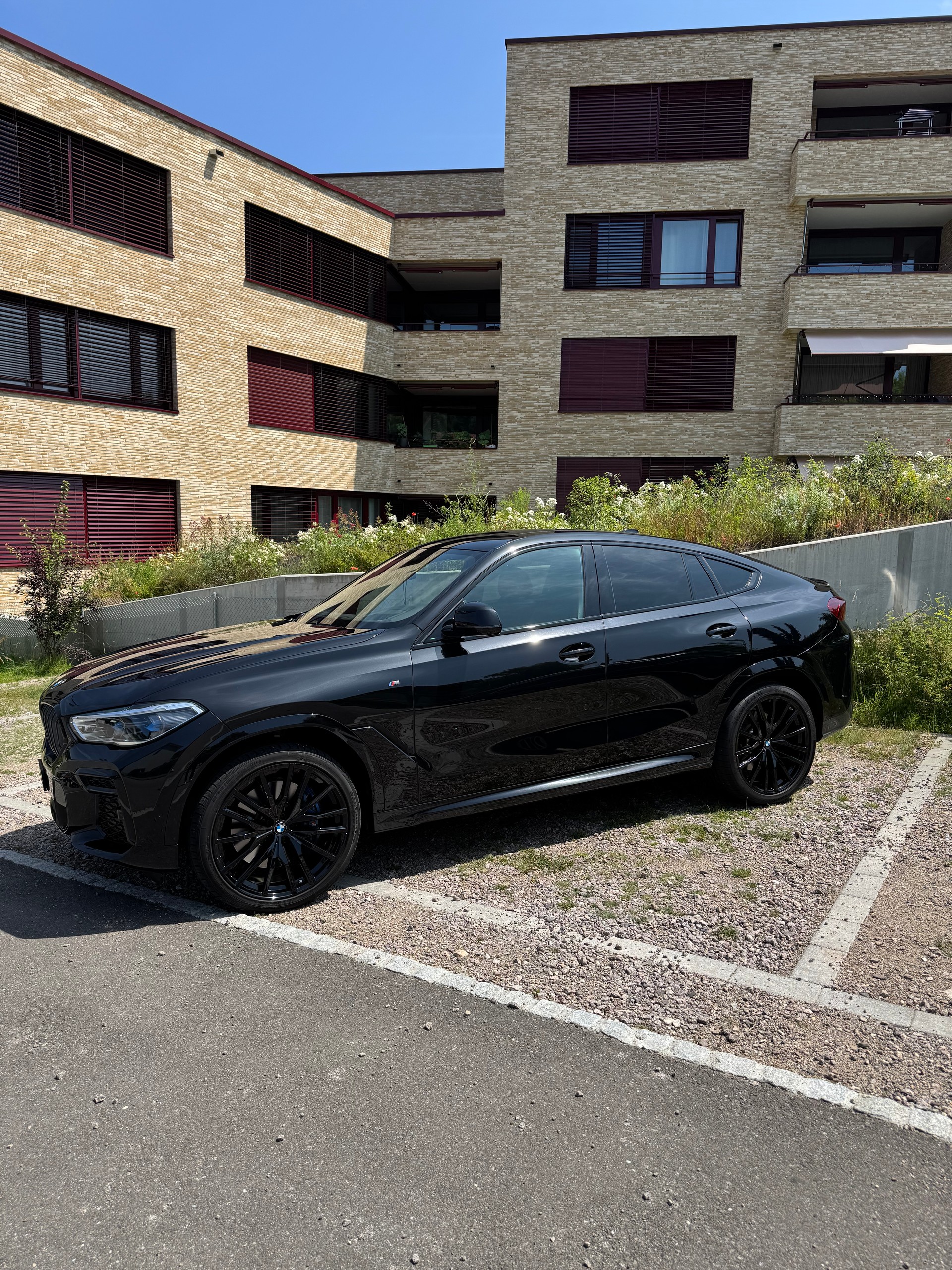 BMW X6 M50i-image-4