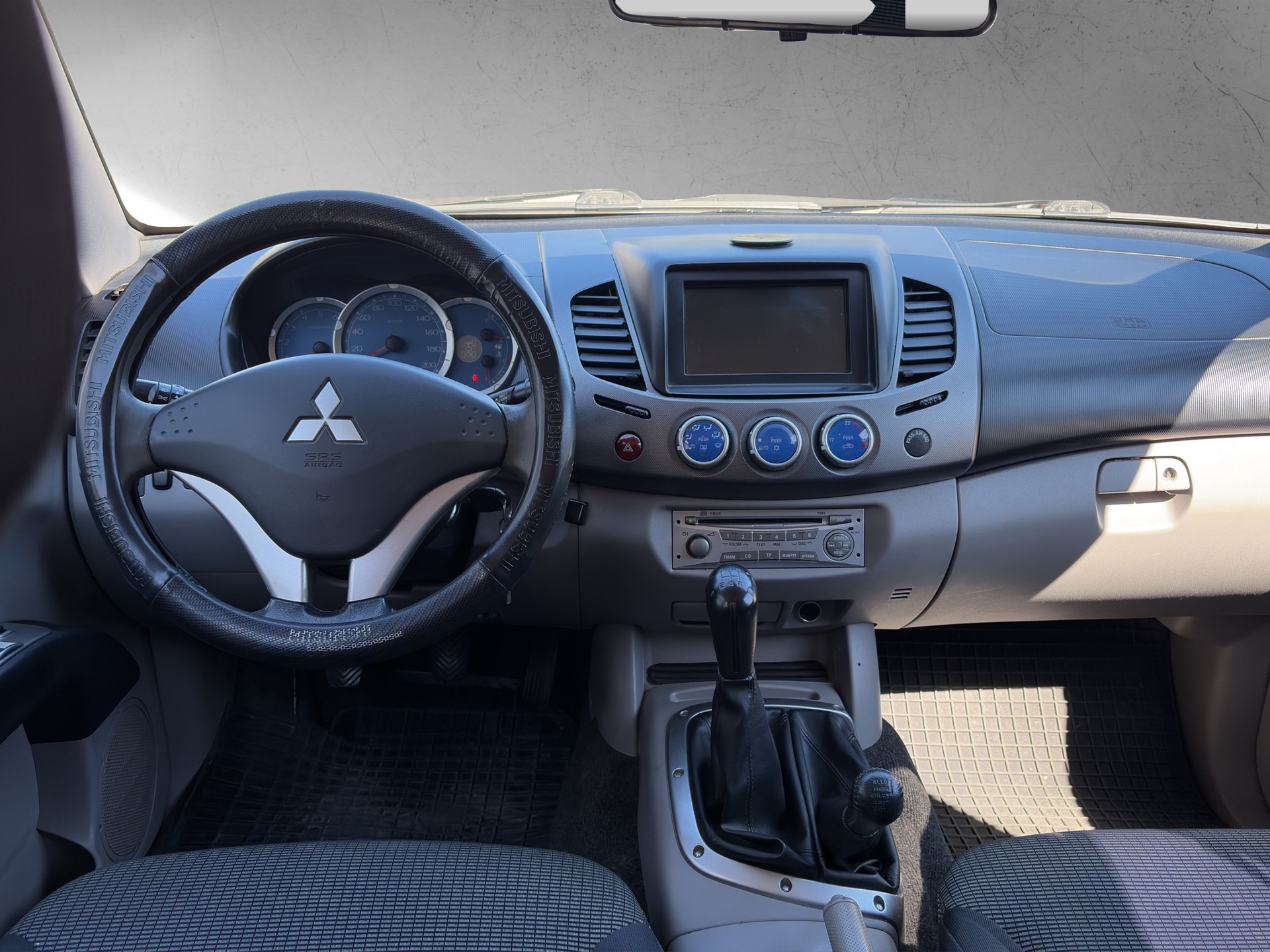 MITSUBISHI L 200 2.5 DID Intense Double Cab-image-11