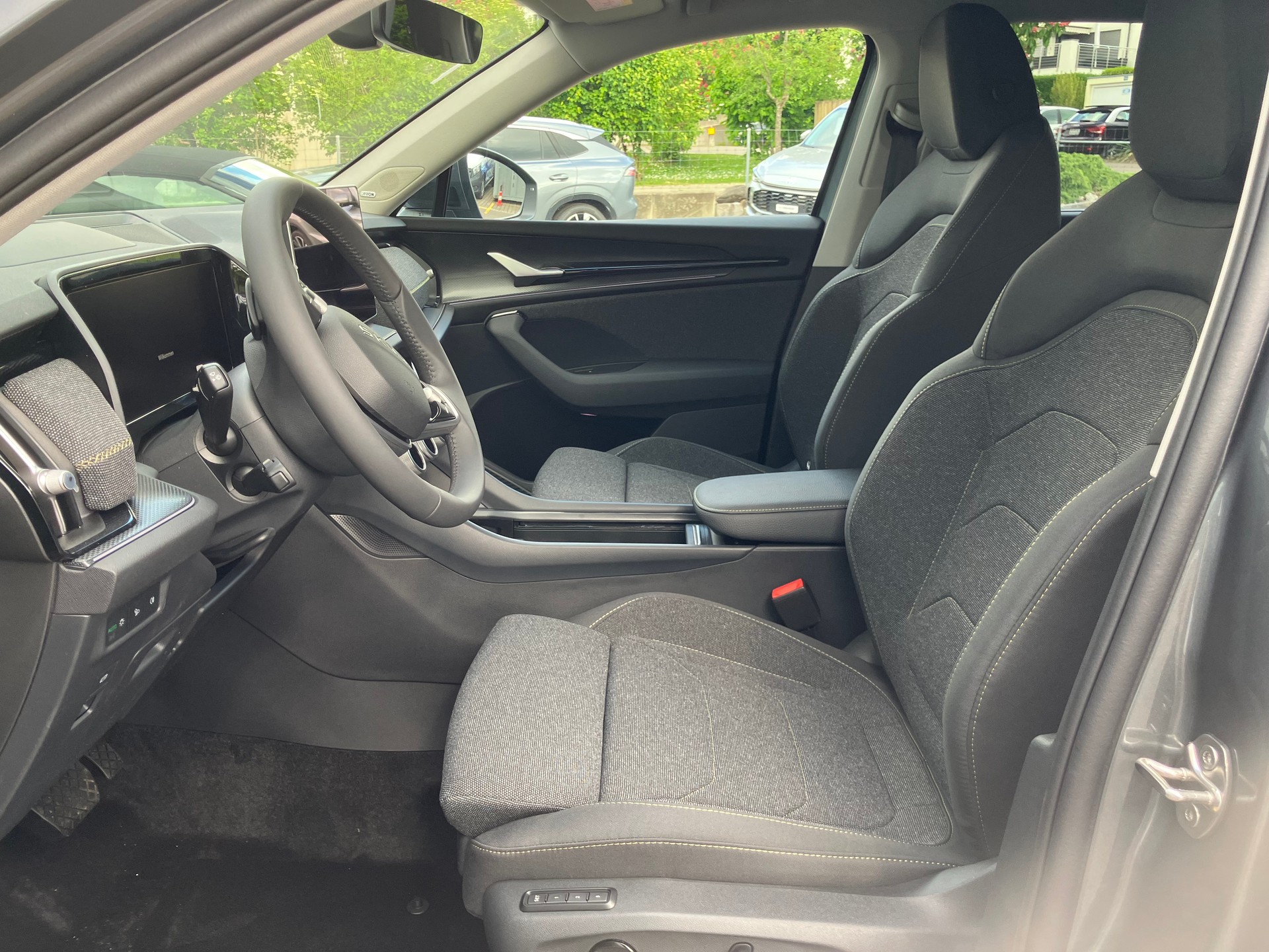 SKODA Kodiaq 2.0 TSI Dynamic 4x4 DSG-image-8