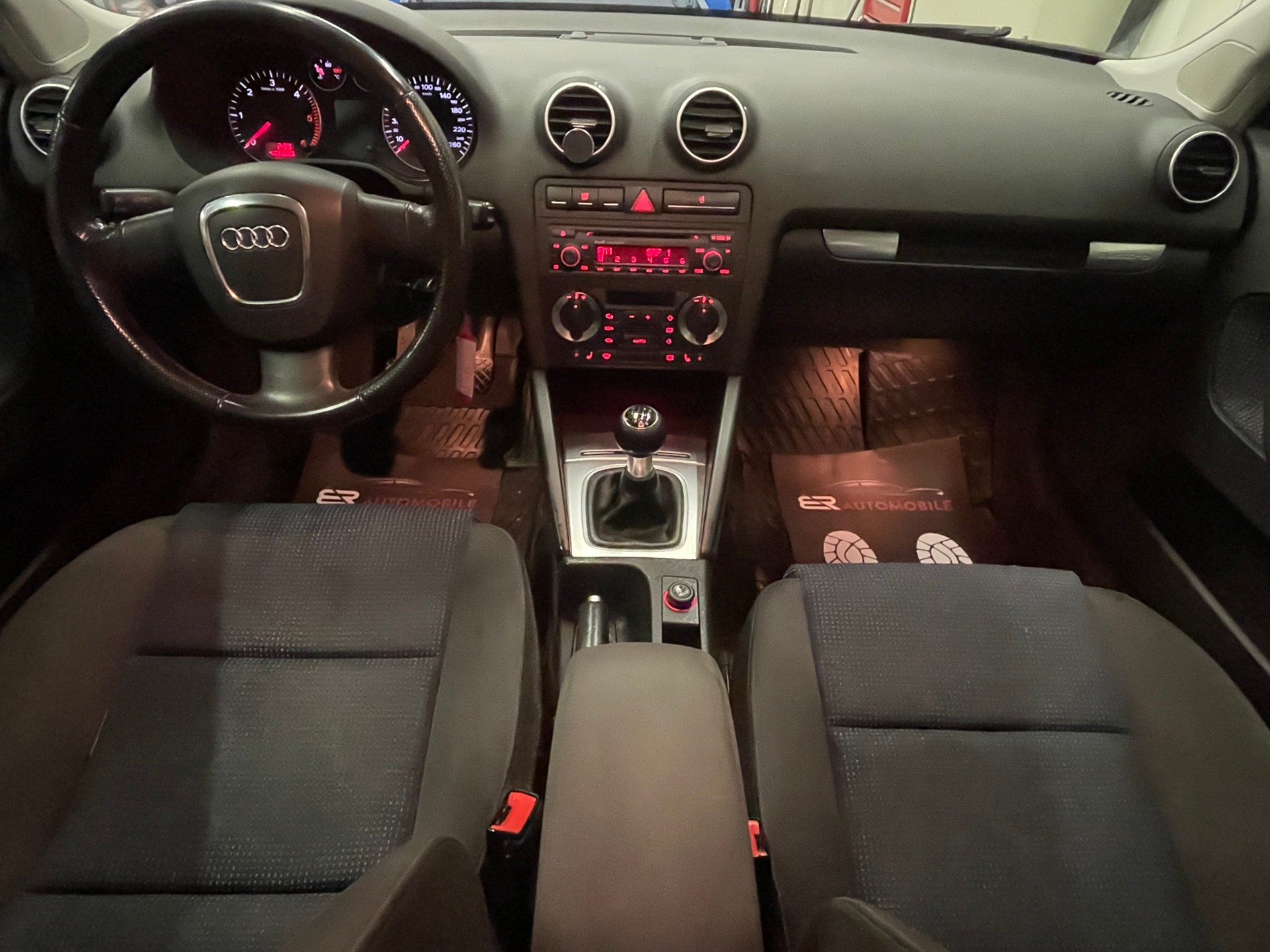 AUDI A3 Sportback 2.0 TDI Attraction quattro-image-8