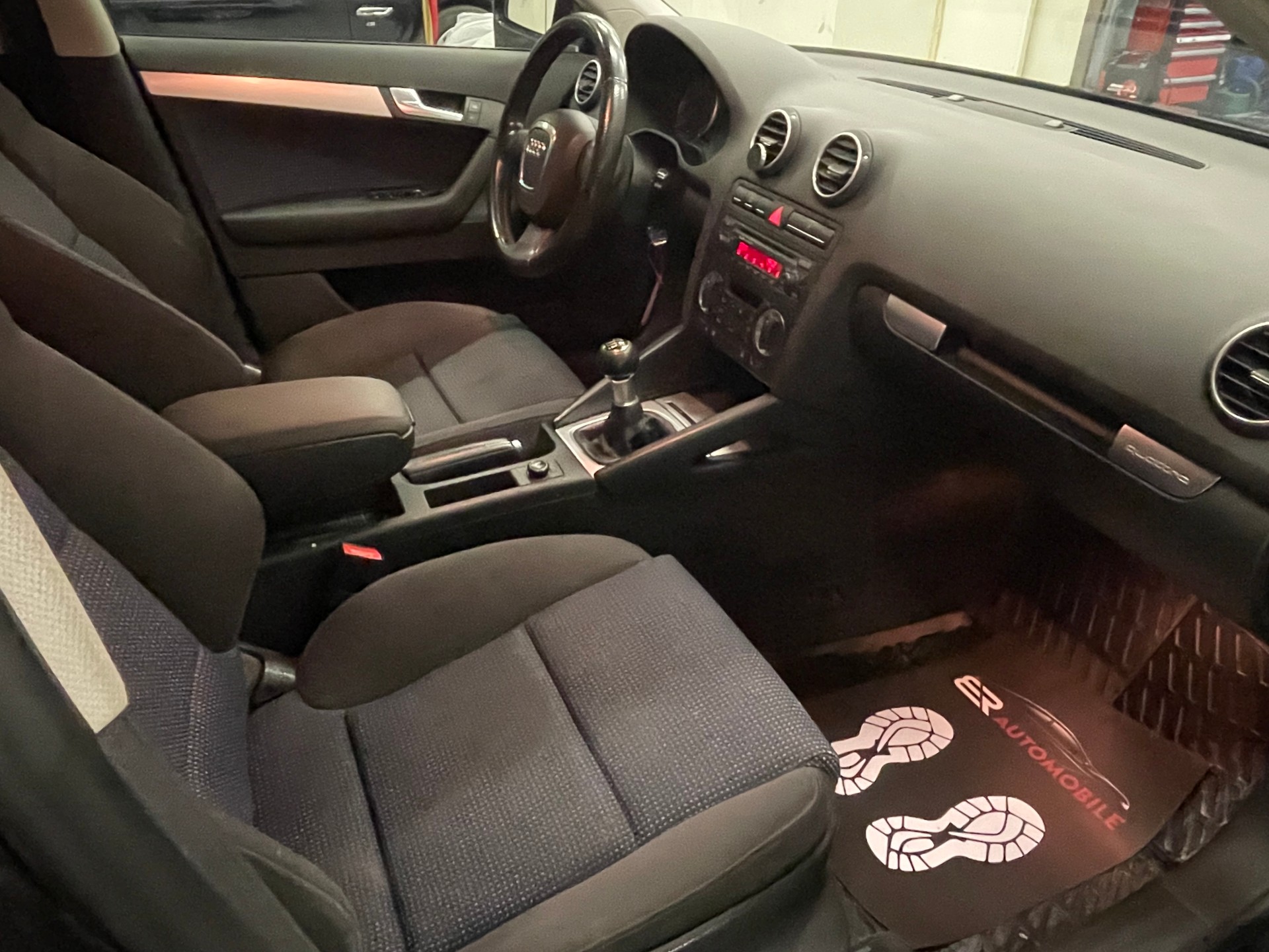 AUDI A3 Sportback 2.0 TDI Attraction quattro-image-9