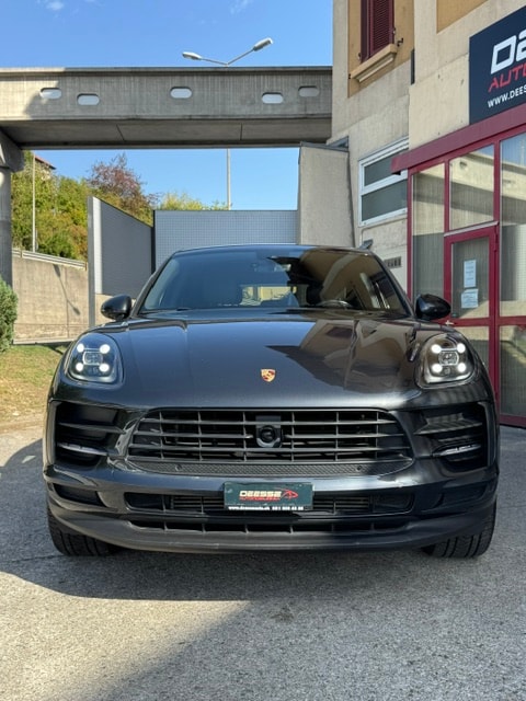 PORSCHE Macan PDK-showroom-element-2