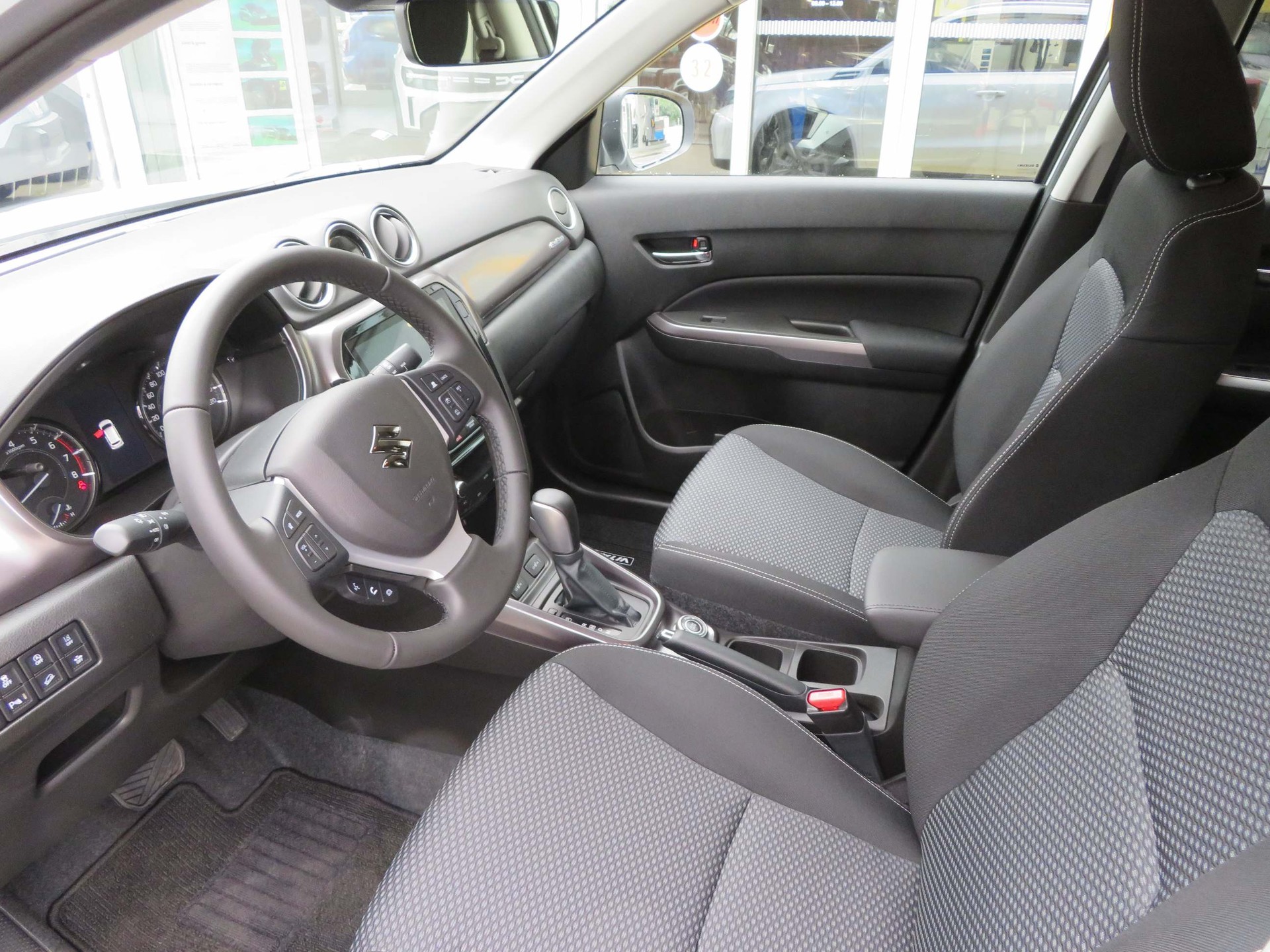 SUZUKI Vitara 1.4 T Compact+ Hybrid 4x4-image-8