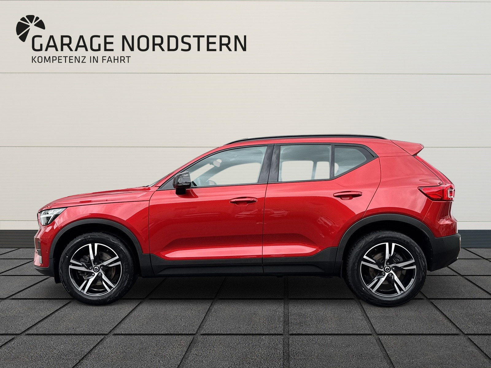 VOLVO XC40 2.0 B4 MH Plus Dark AWD-showroom-element-1