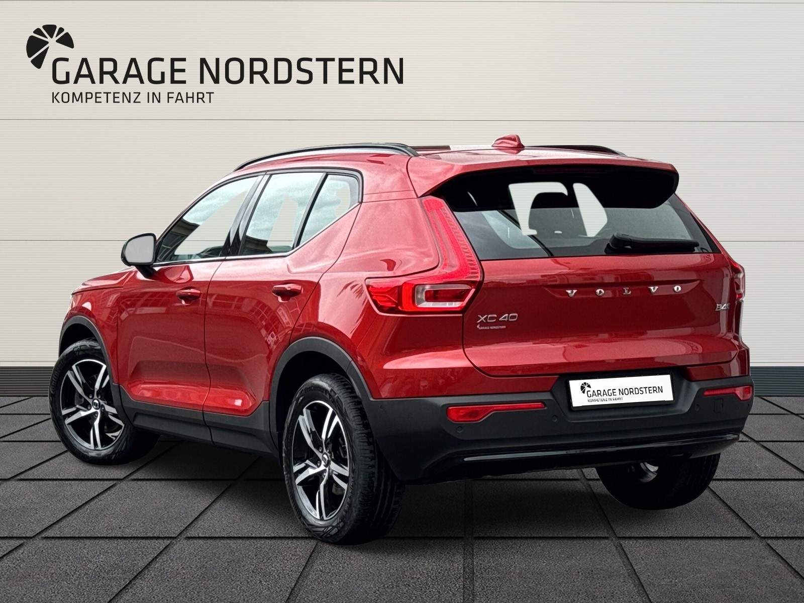 VOLVO XC40 2.0 B4 MH Plus Dark AWD-showroom-element-2