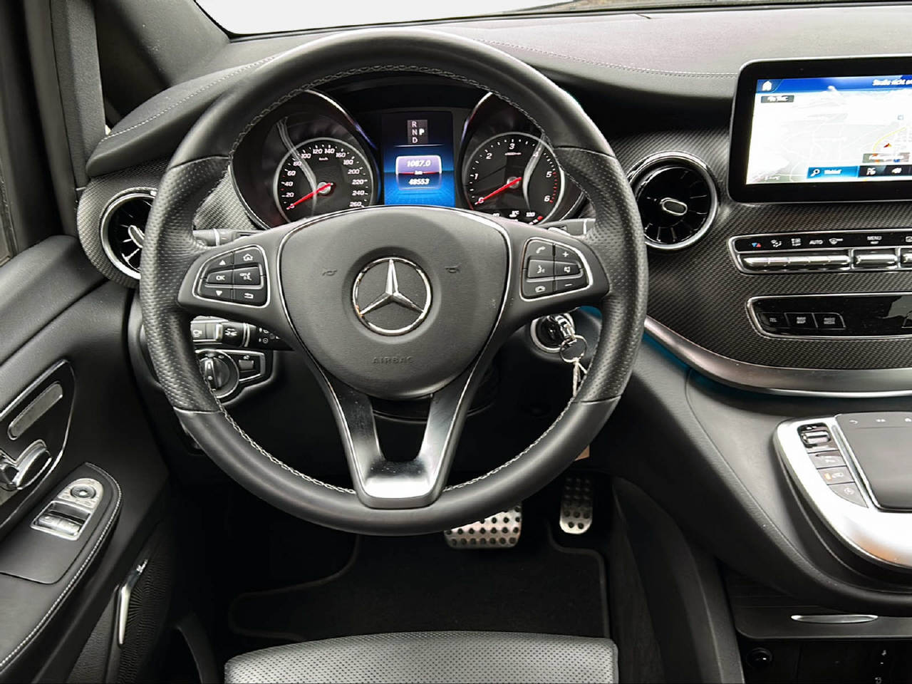 MERCEDES-BENZ V 300 d Avantgarde lang Van-showroom-element-3