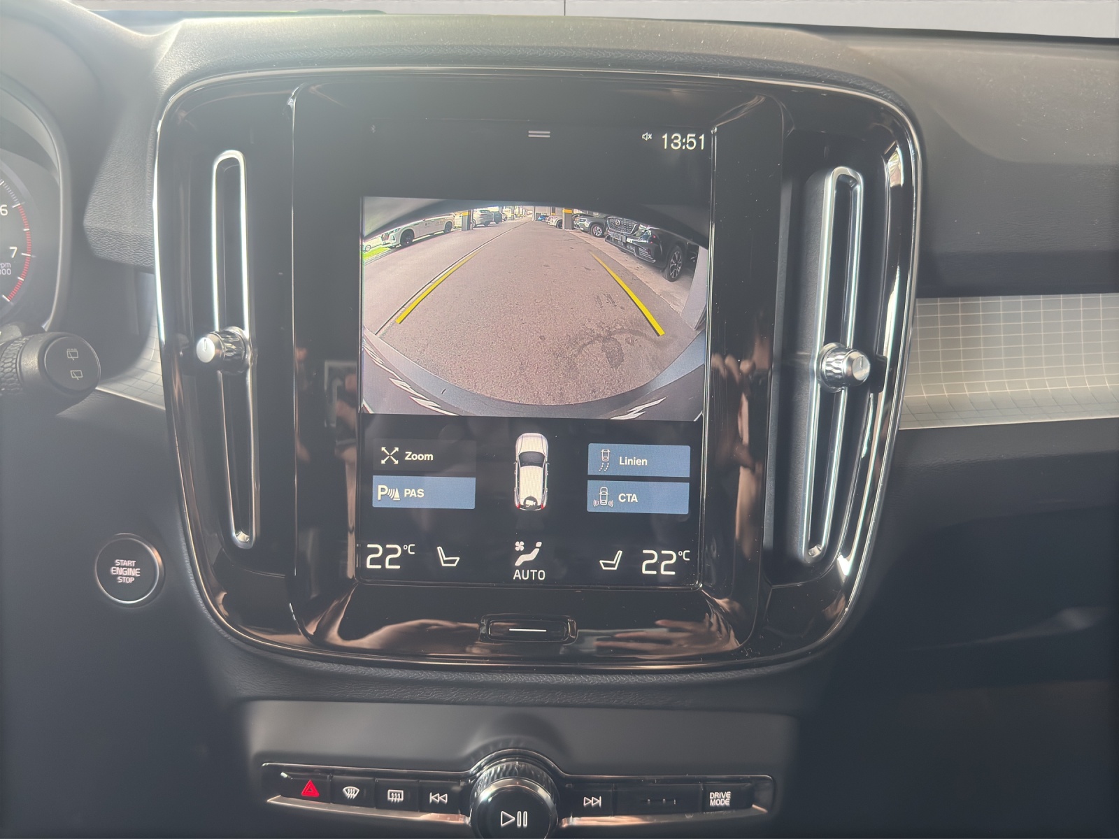 VOLVO XC40 1.5 T3 Momentum-image-11