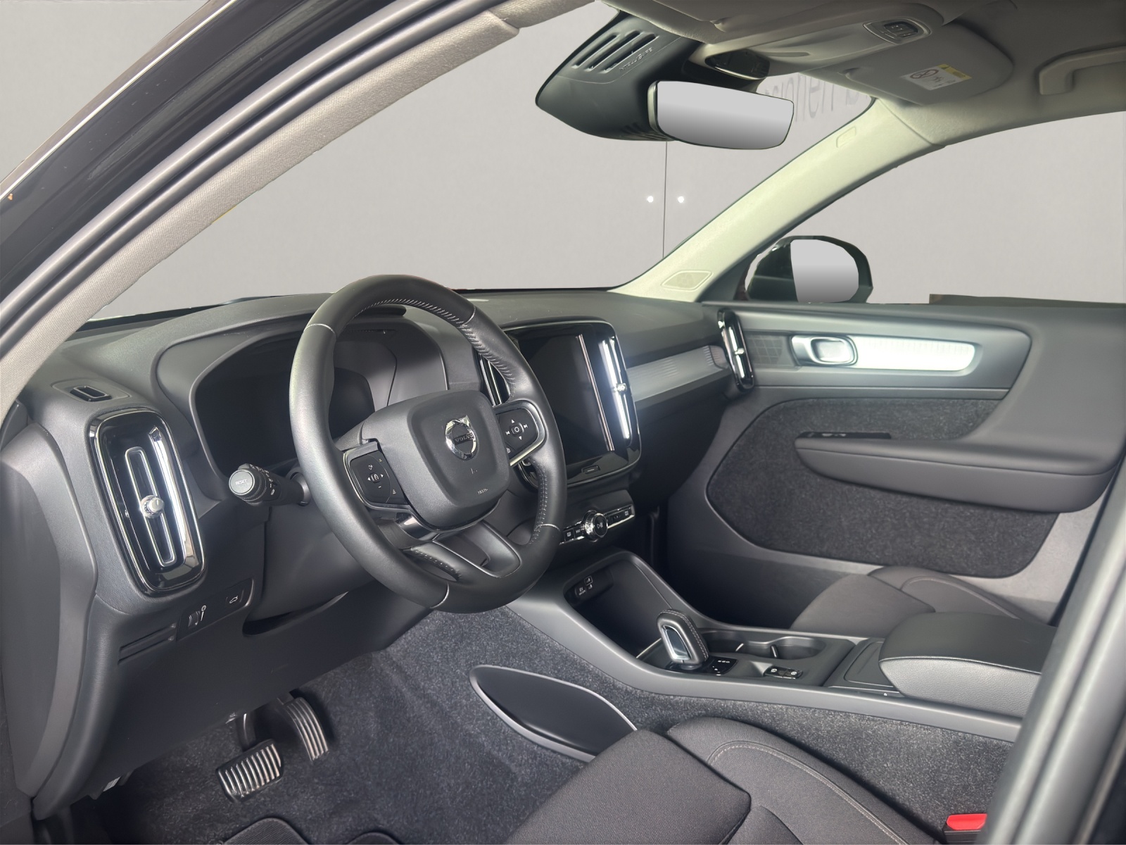 VOLVO XC40 1.5 T3 Momentum-image-4