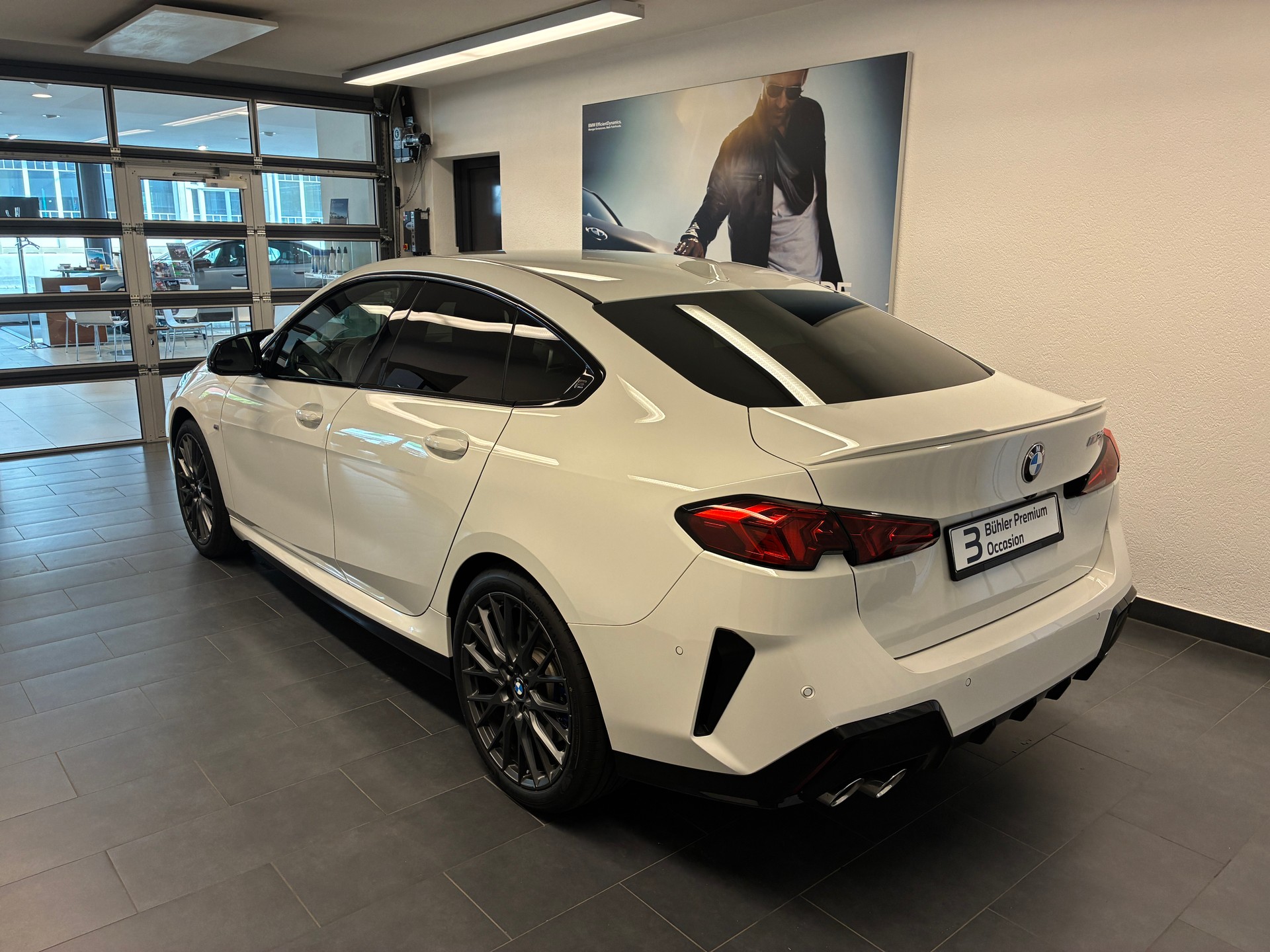 BMW M235-showroom-element-3