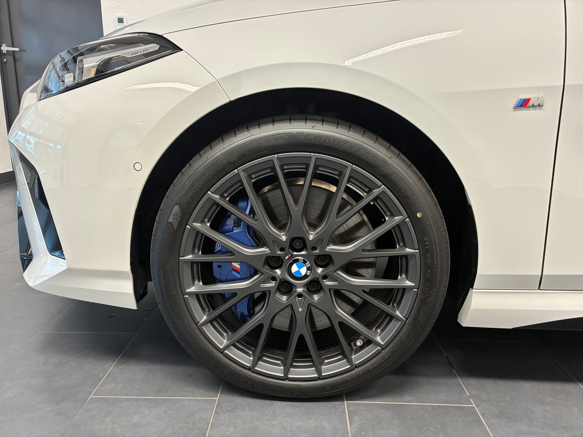 BMW M235-showroom-element-2