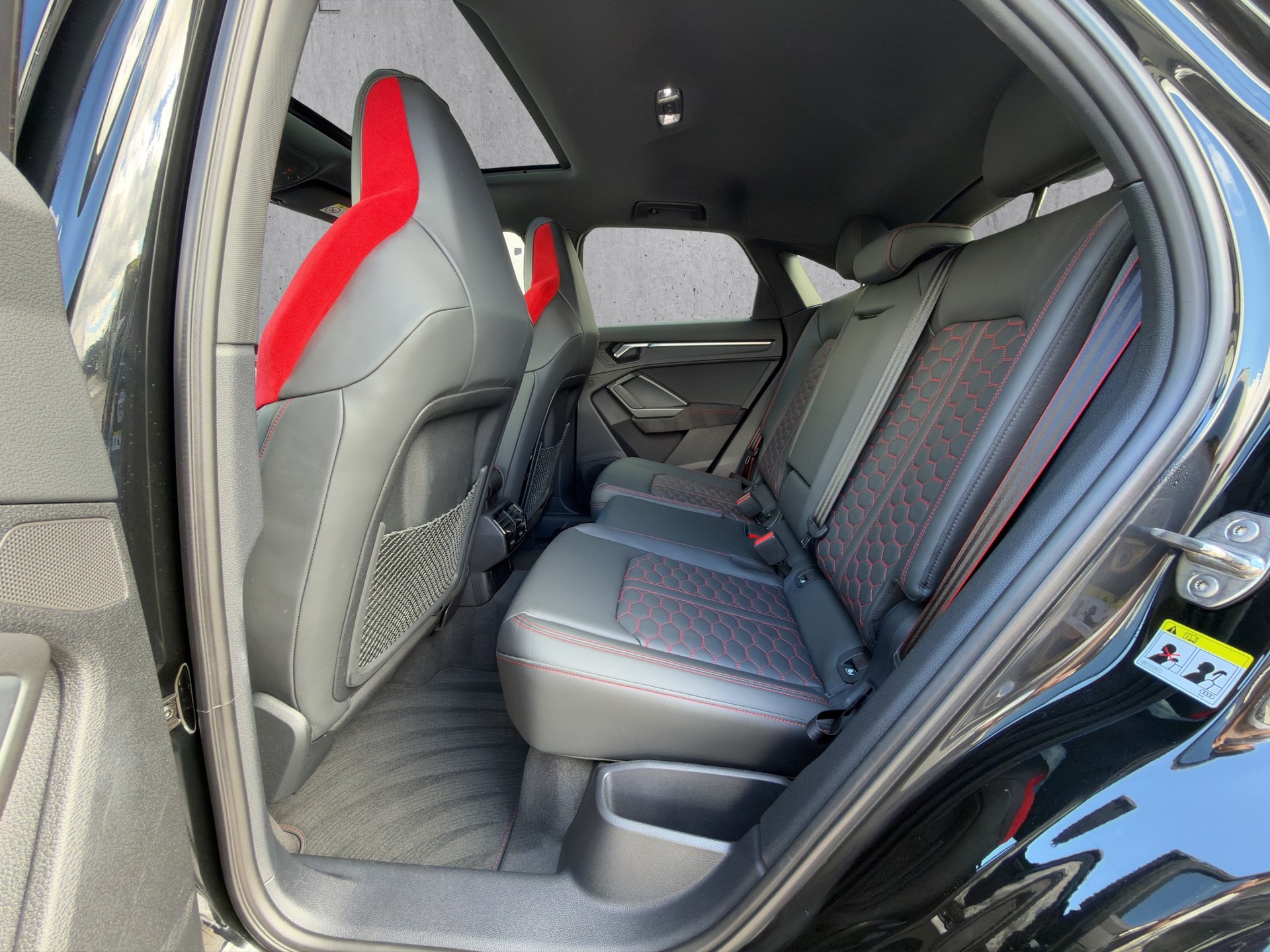 AUDI RS Q3 Sportback 2.5 TFSI quattro S-Tronic-image-14