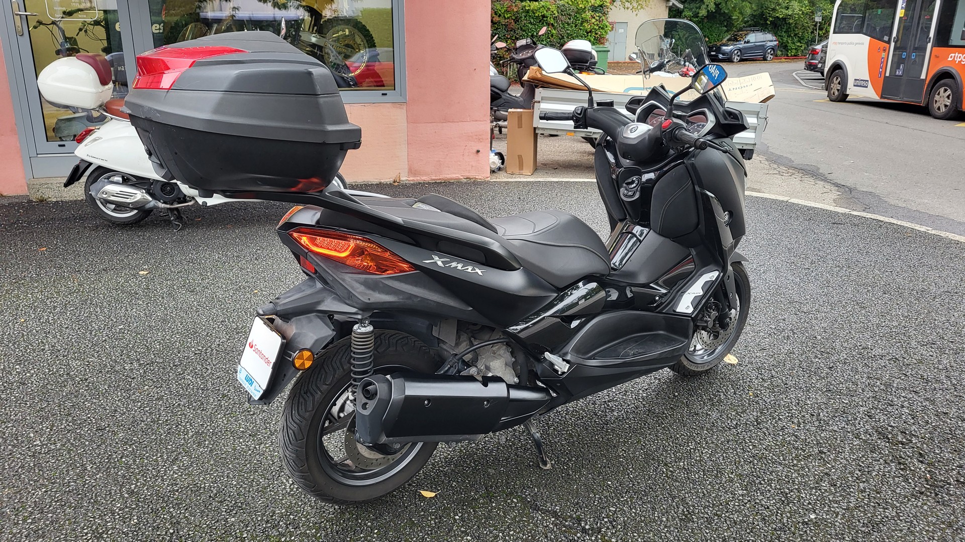 YAMAHA X-Max 300 Iron Max ABS-image-2