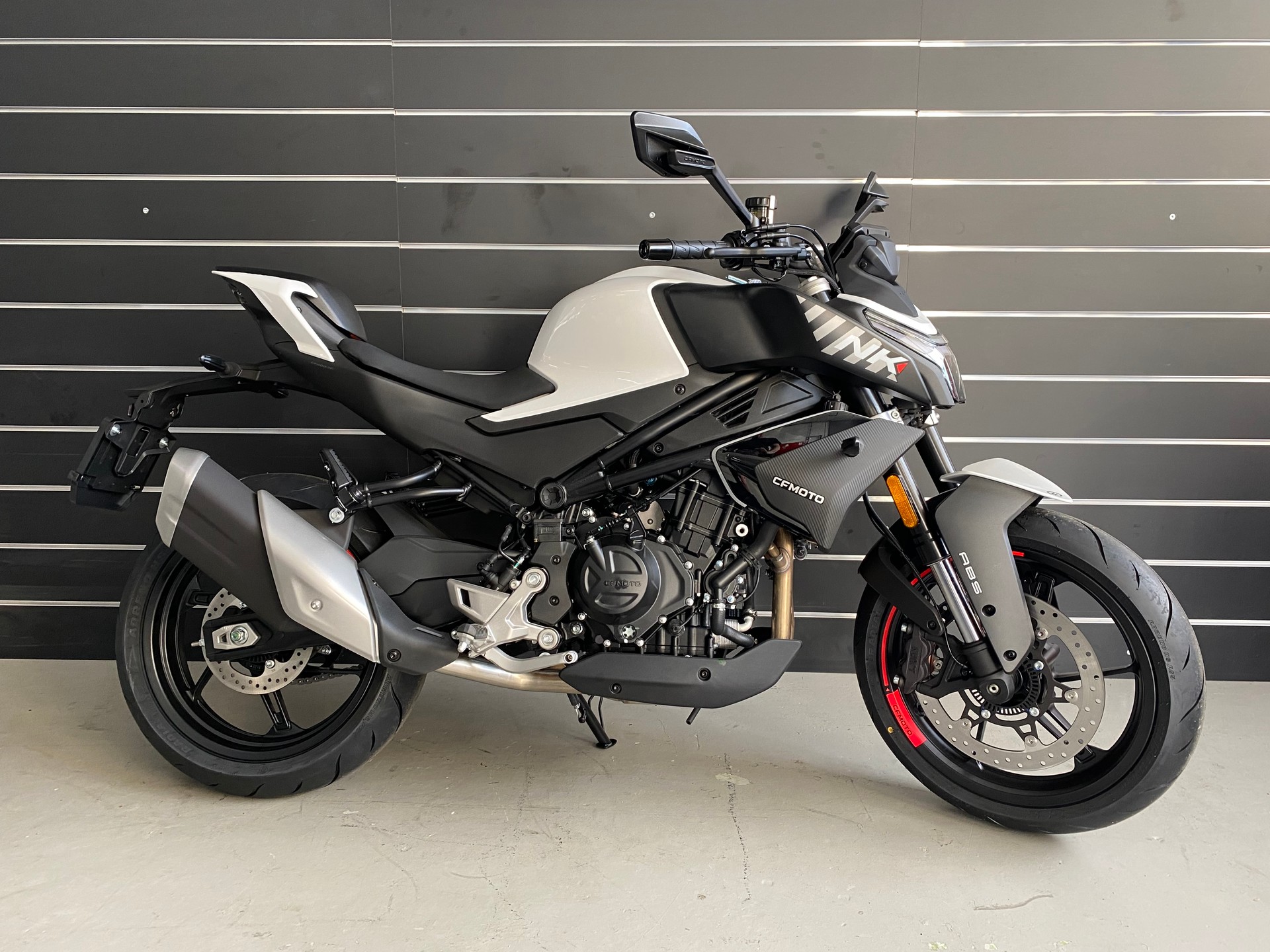 CF MOTO 450NK
