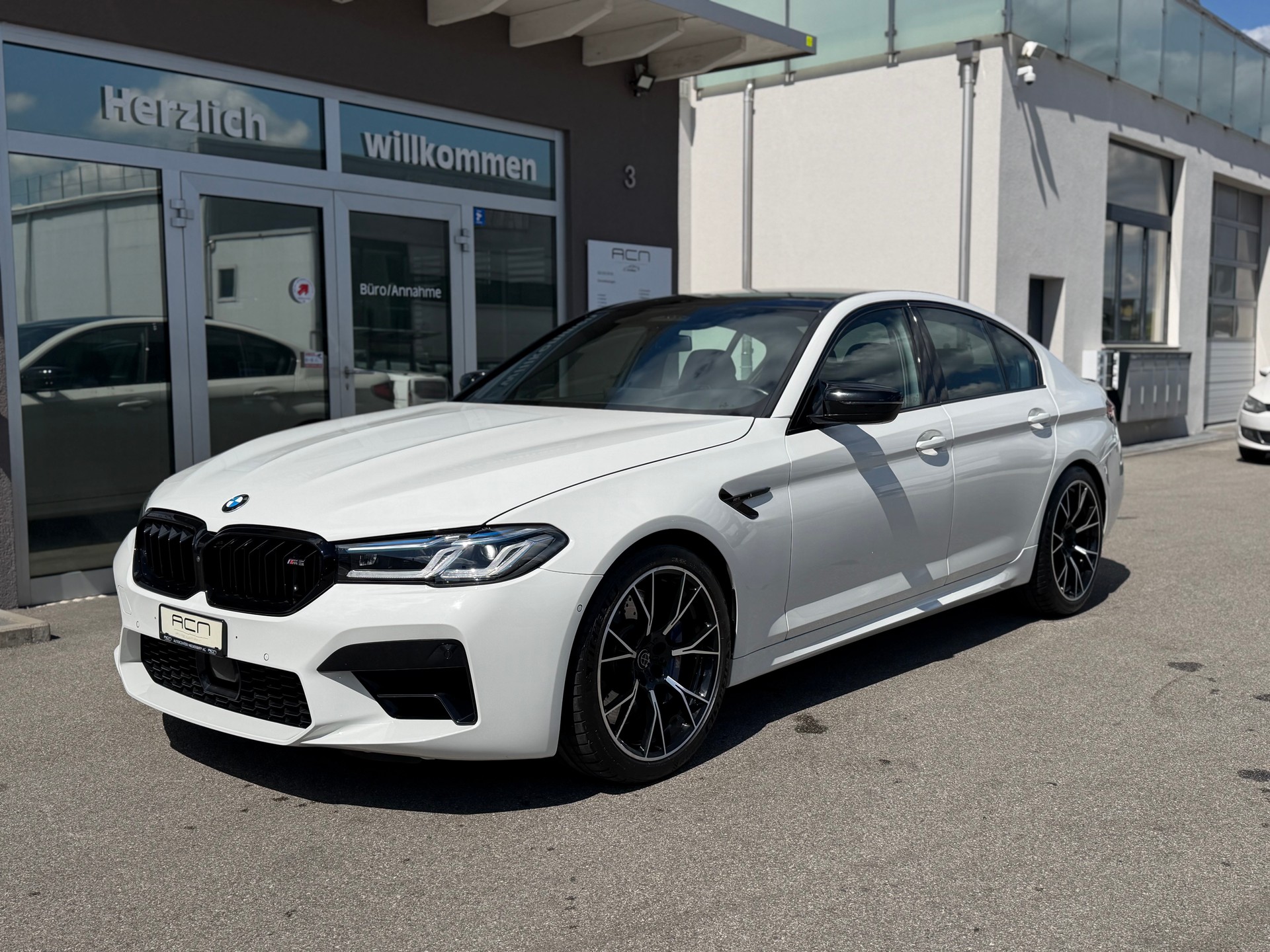 BMW M5 xDrive Drivelogic-showroom-element-2