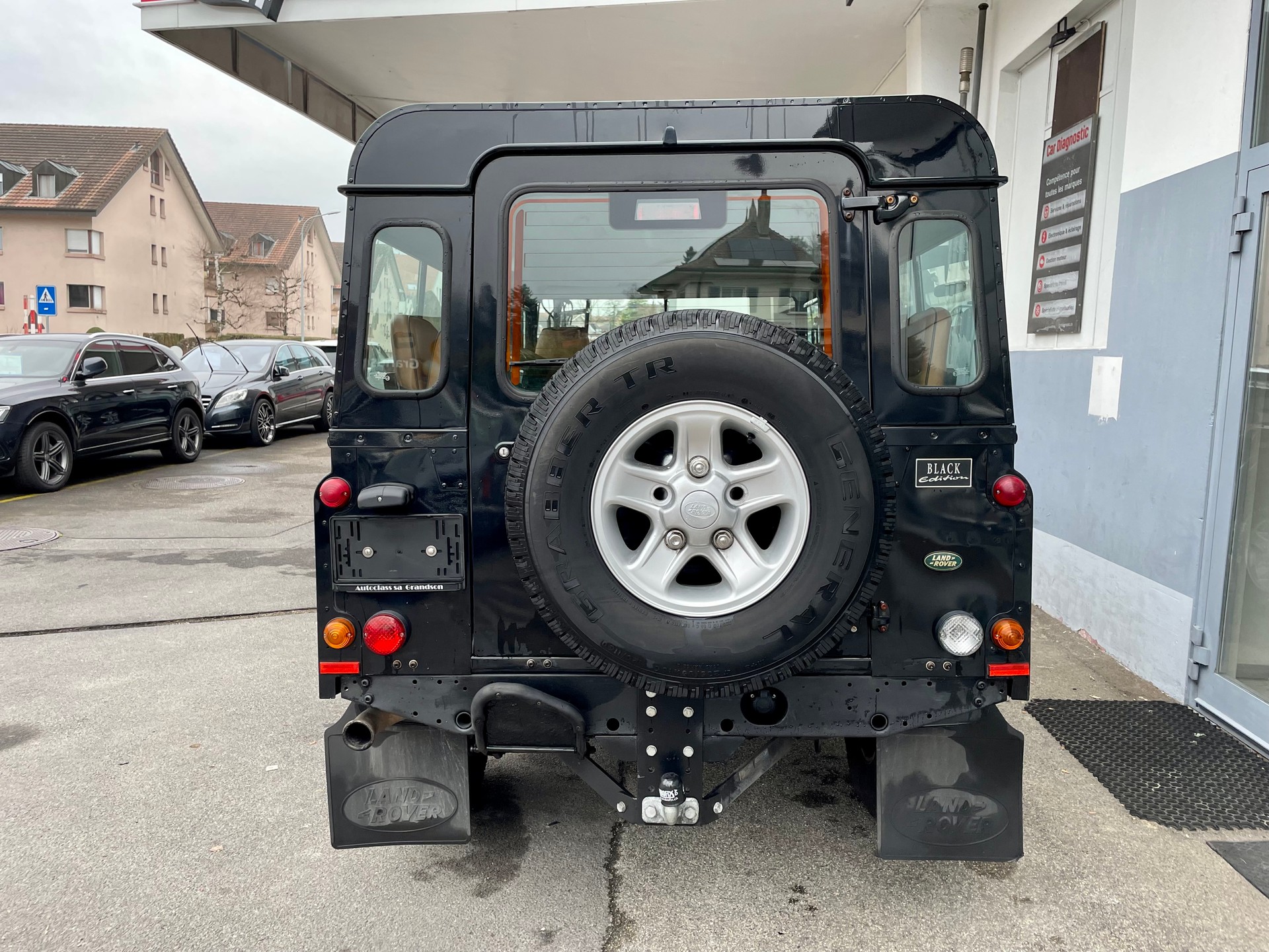LAND ROVER Defender 110 SW 2.5 Td5 Black Edition-showroom-element-3
